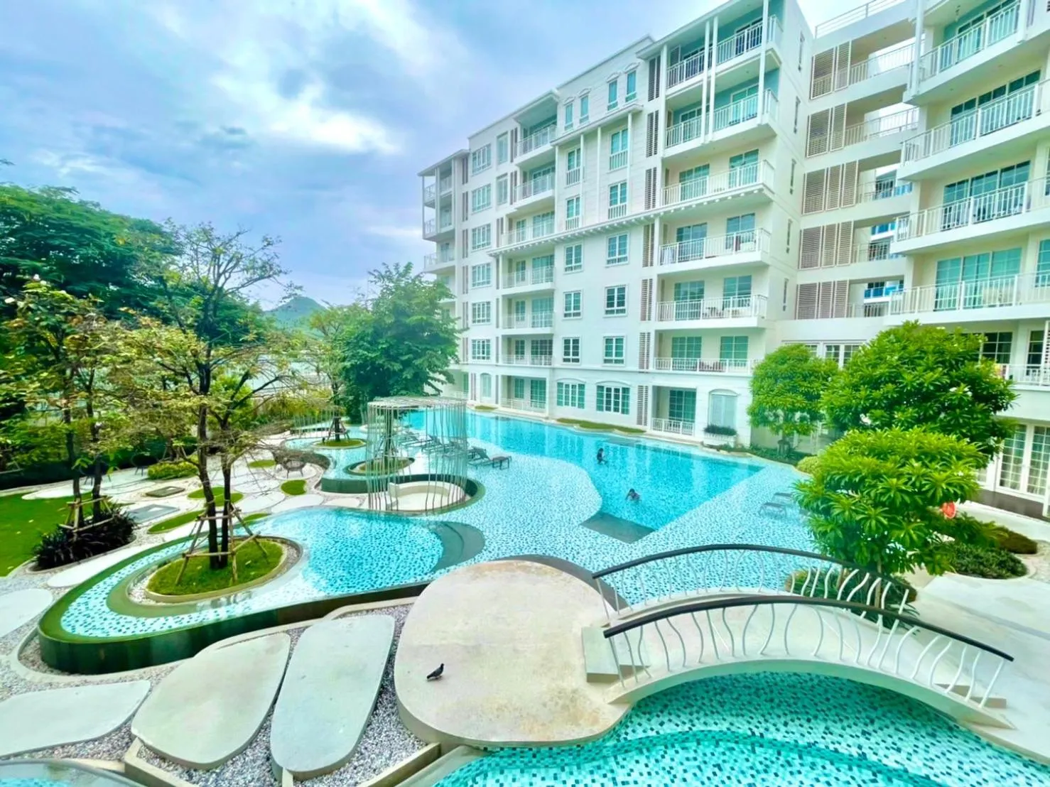 Summer Huahin Condo classic room pool view
