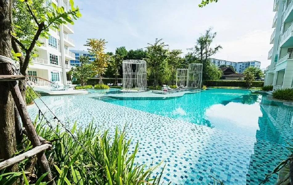 Summer Huahin Condo classic room pool view