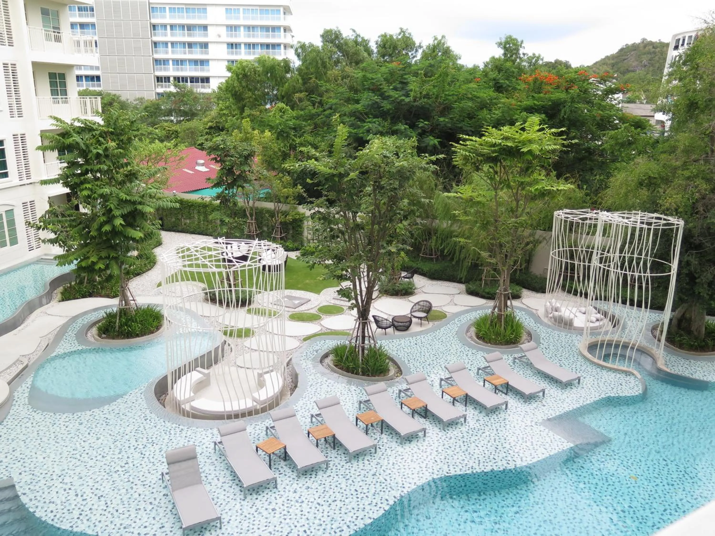 Summer Huahin Condo classic room pool view