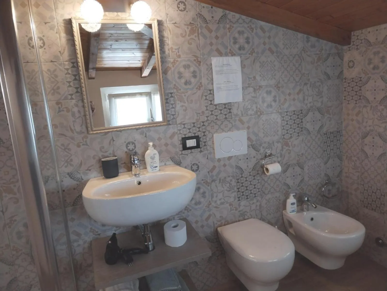 Shower in B & B Ametista Bergamo