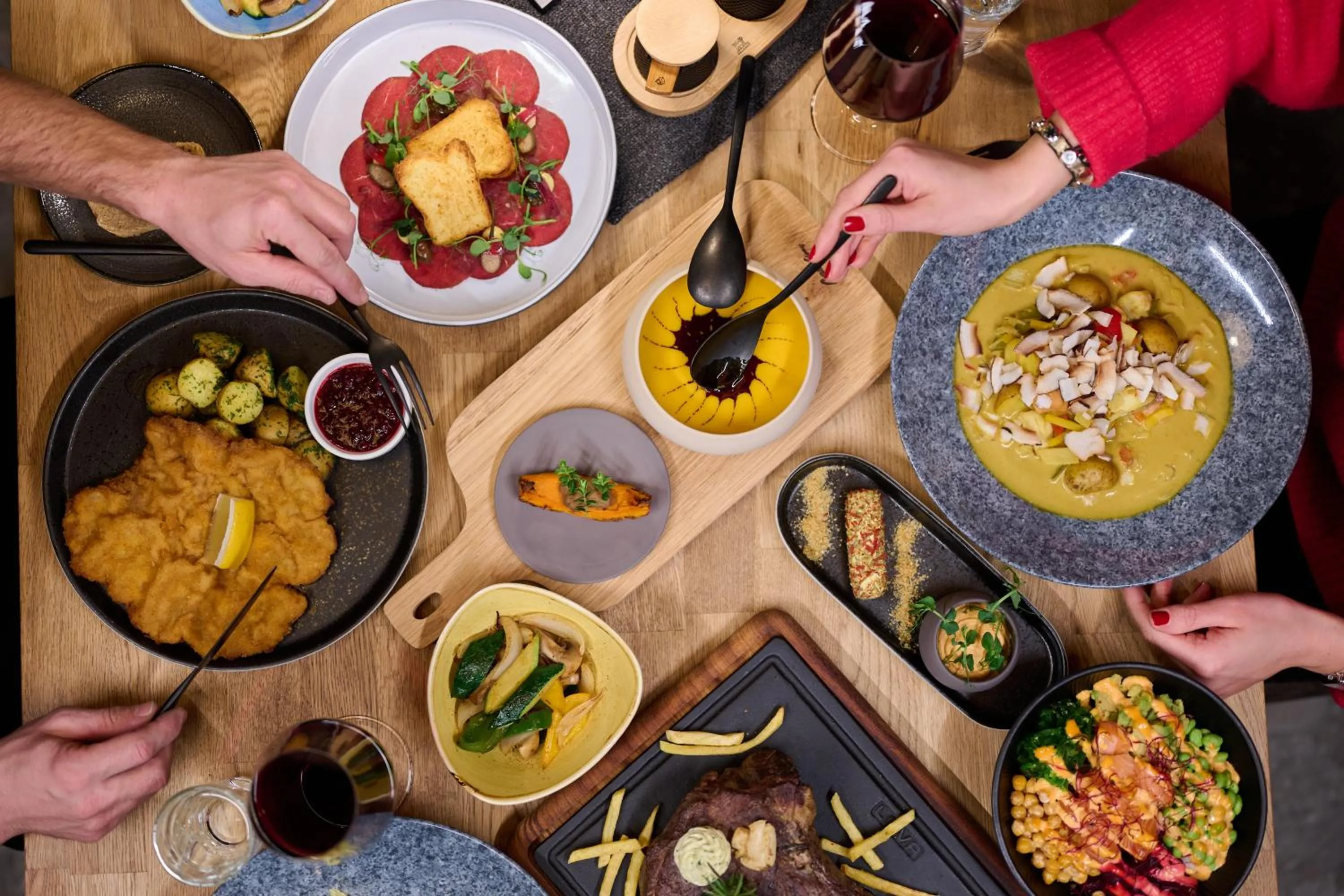 Restaurant/places to eat in Boutique House happYellow Saalbach