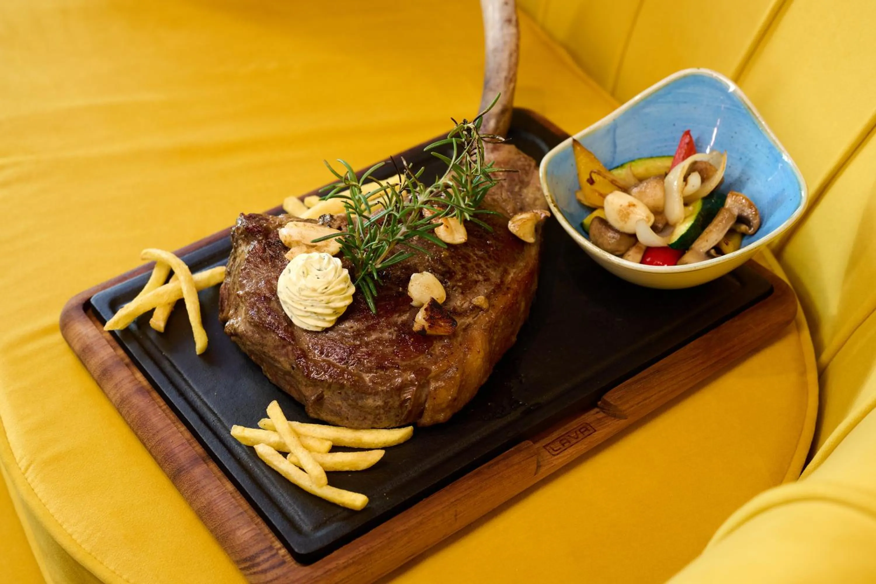 Restaurant/places to eat in Boutique House happYellow Saalbach