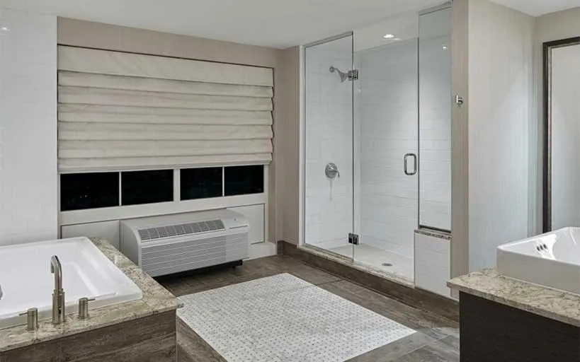 Shower, Bed in Oxford Casino Hotel