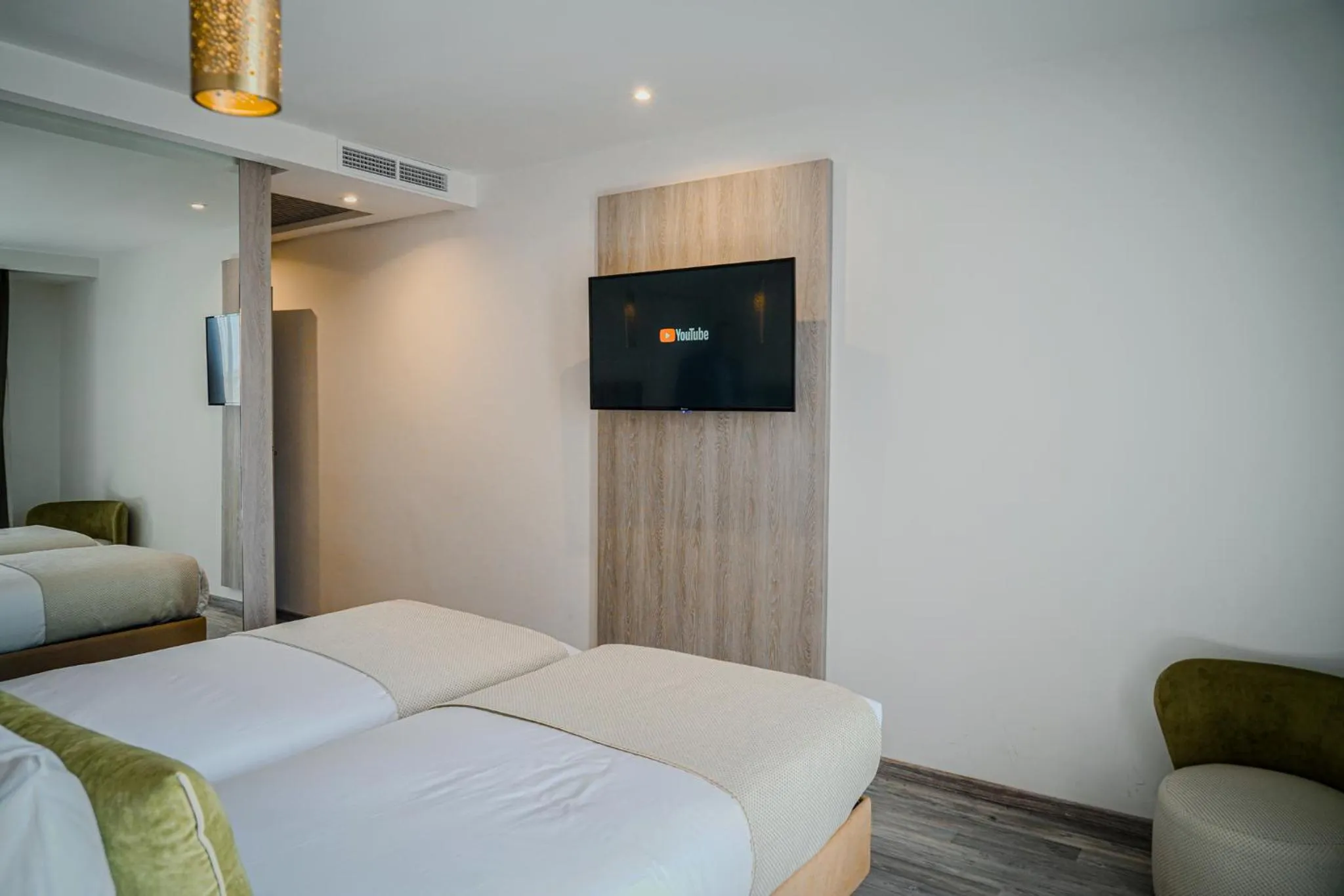 Bed in AZ hôtel des arts