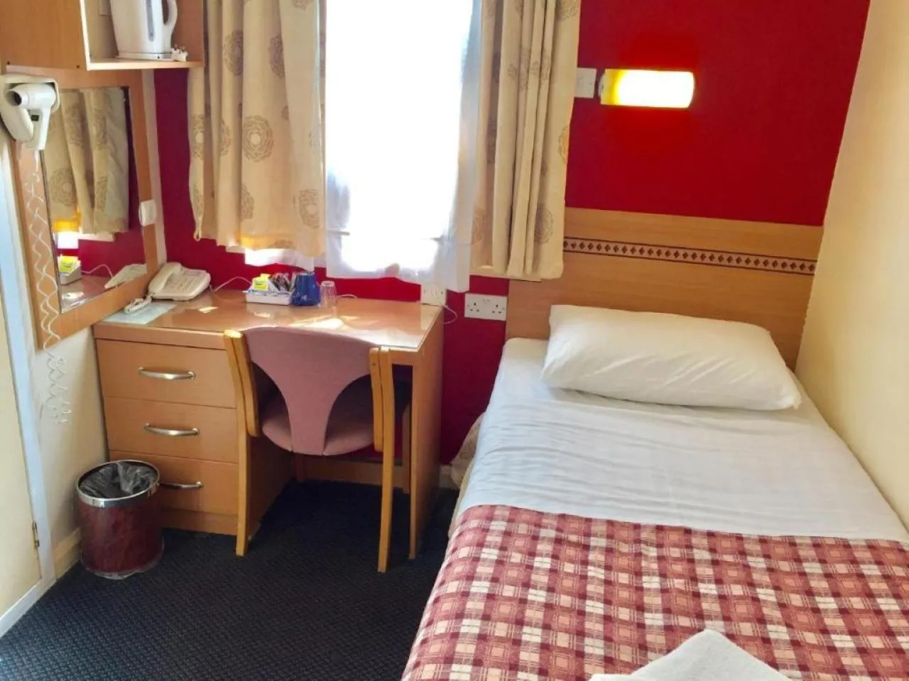 Bed in Carlton Hotel