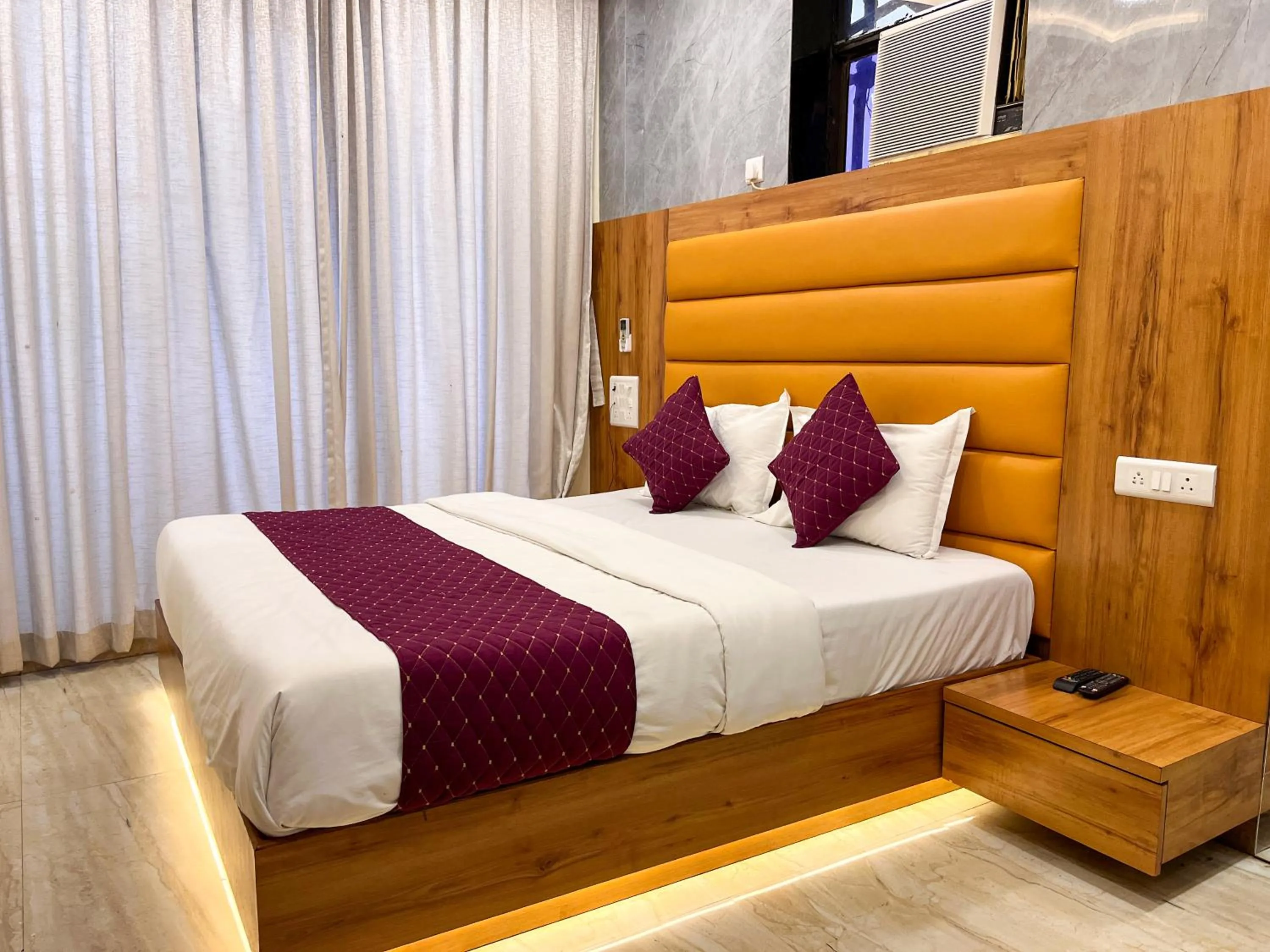 Bed in Hotel National - Grant Road