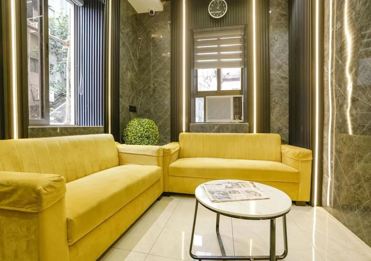 Seating area in Hotel National - Grant Road