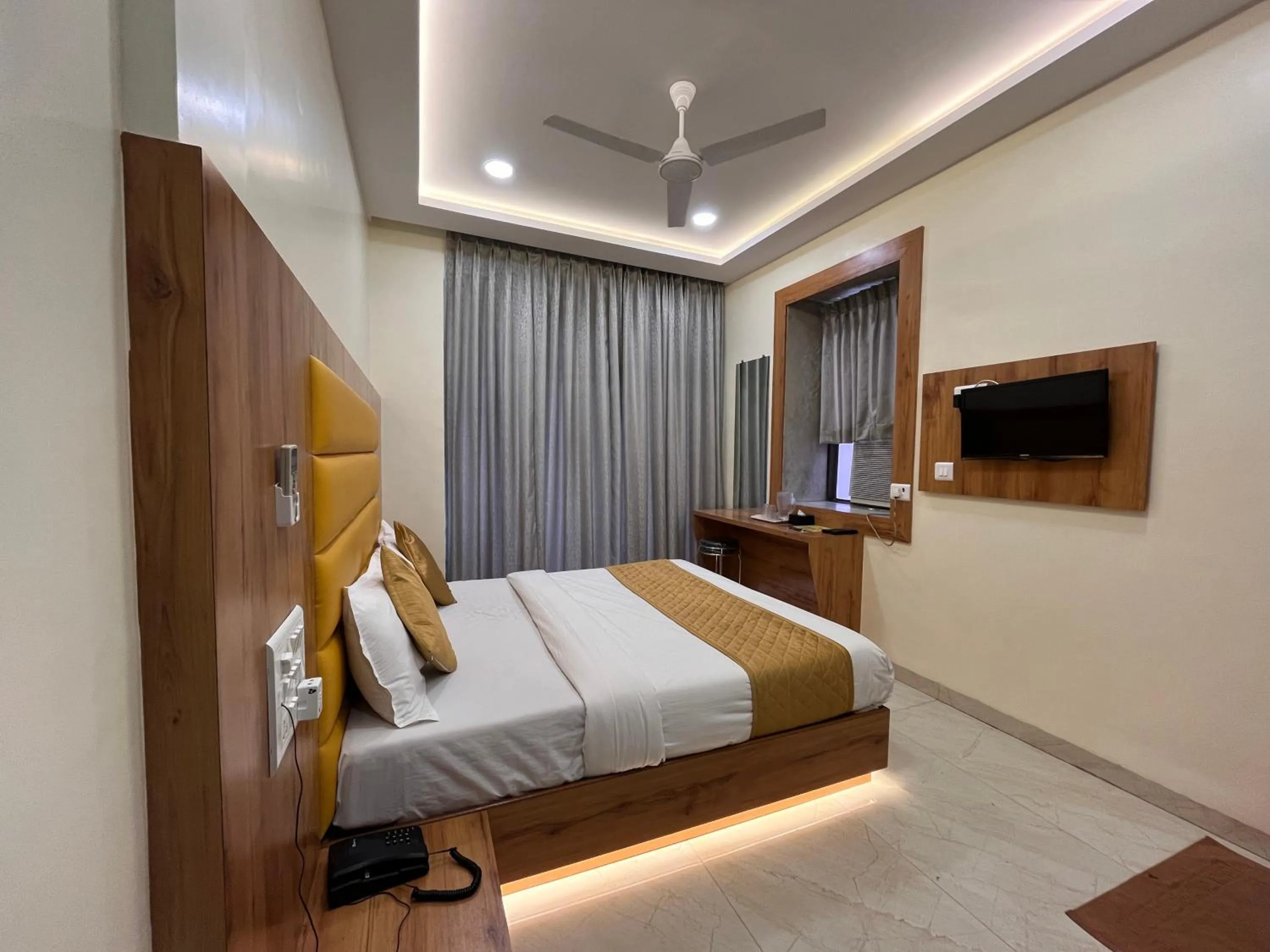 Bed in Hotel National - Grant Road