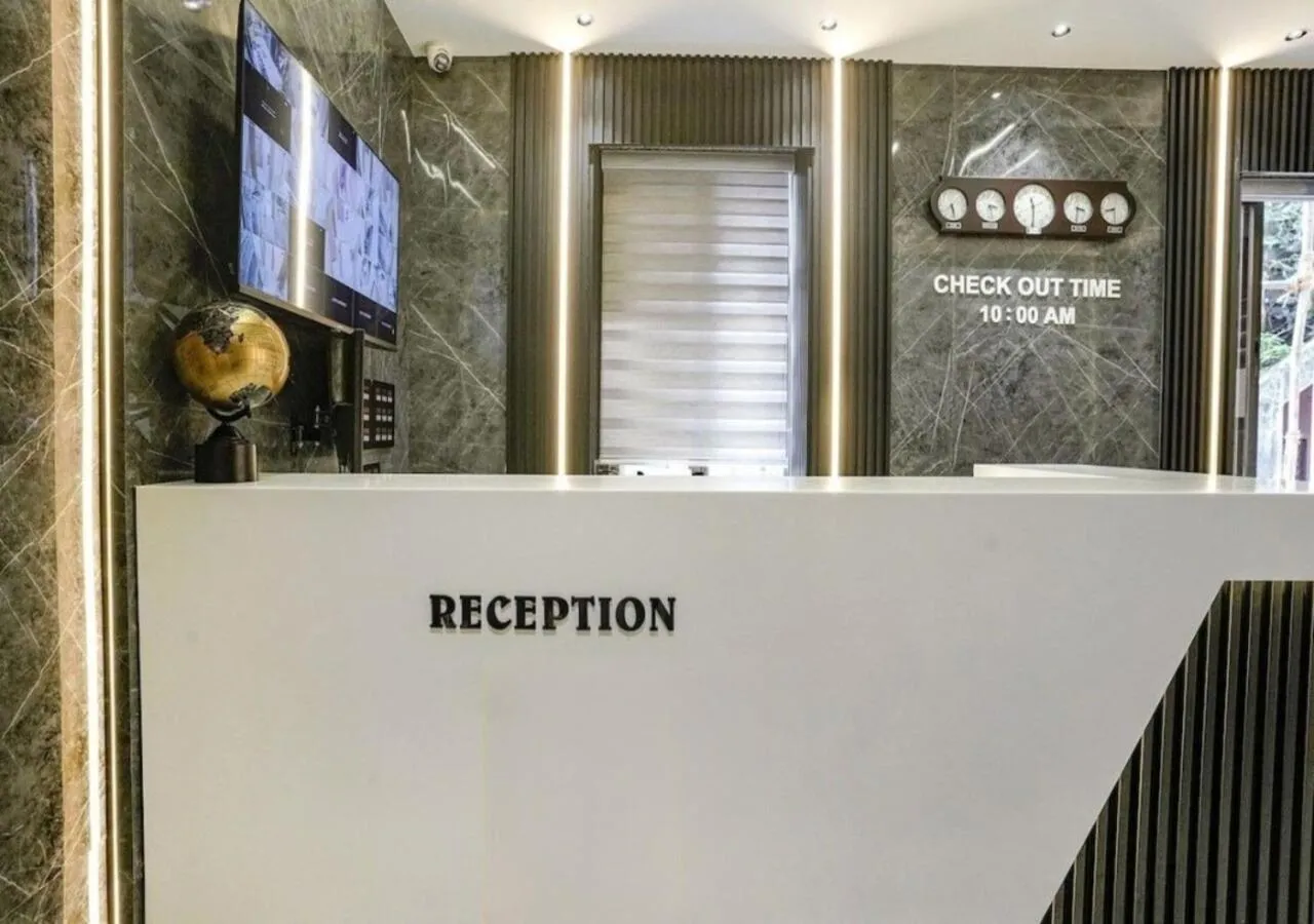 Lobby or reception in Hotel National - Grant Road