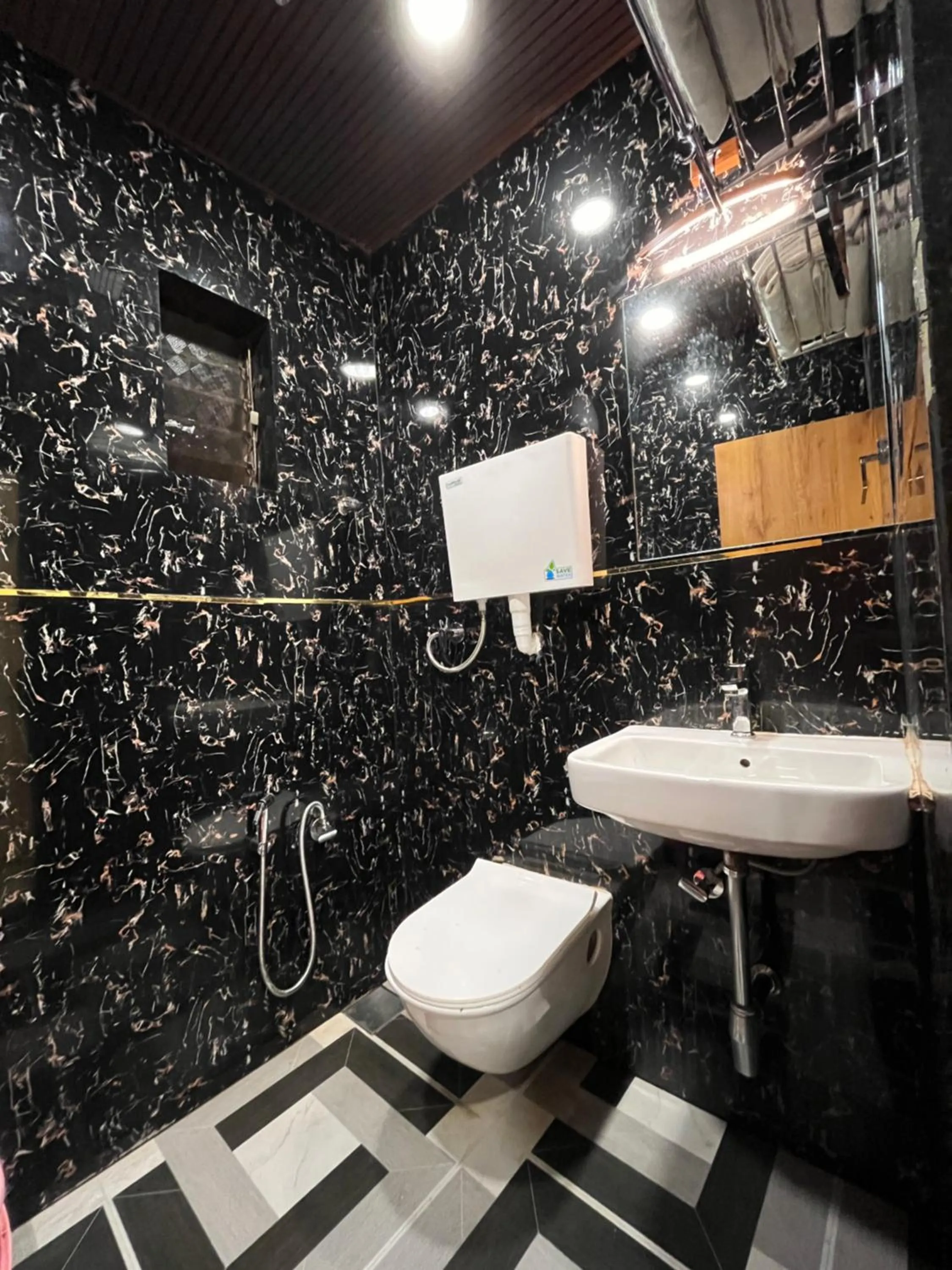 Bathroom in Hotel National - Grant Road