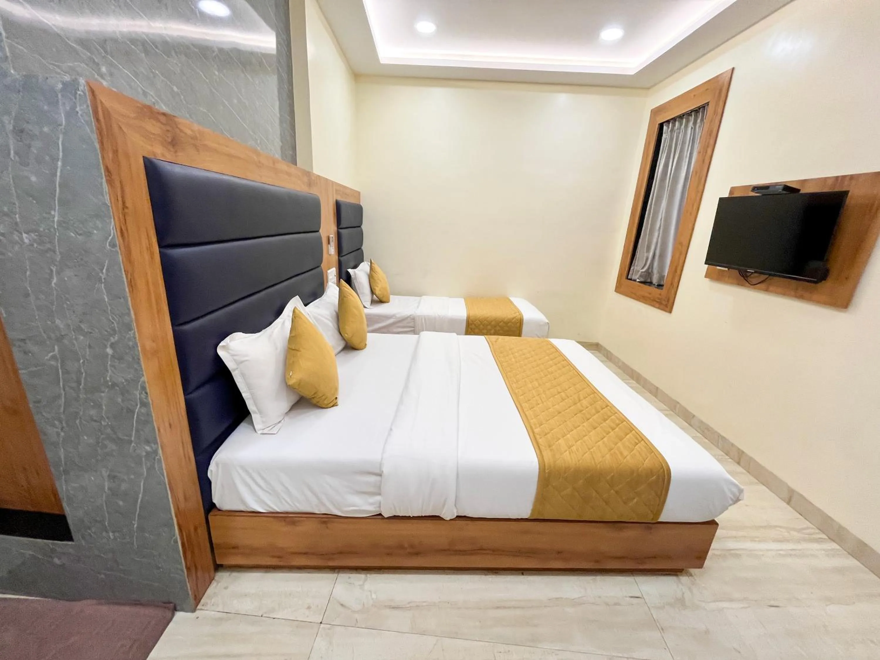 Bedroom, Bed in Hotel National - Grant Road