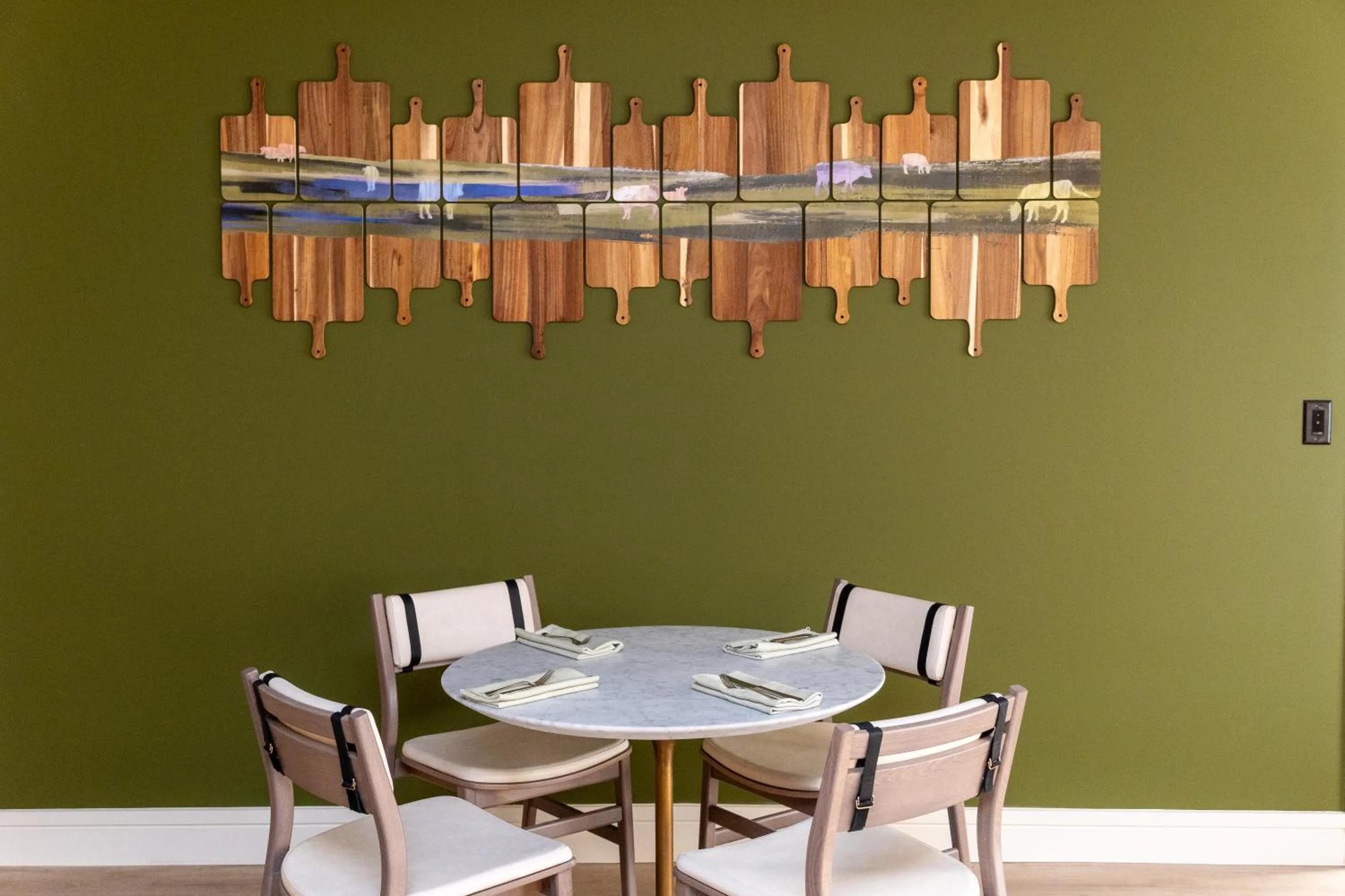 Restaurant/places to eat in Hotel Brookmere & Arbor Spa