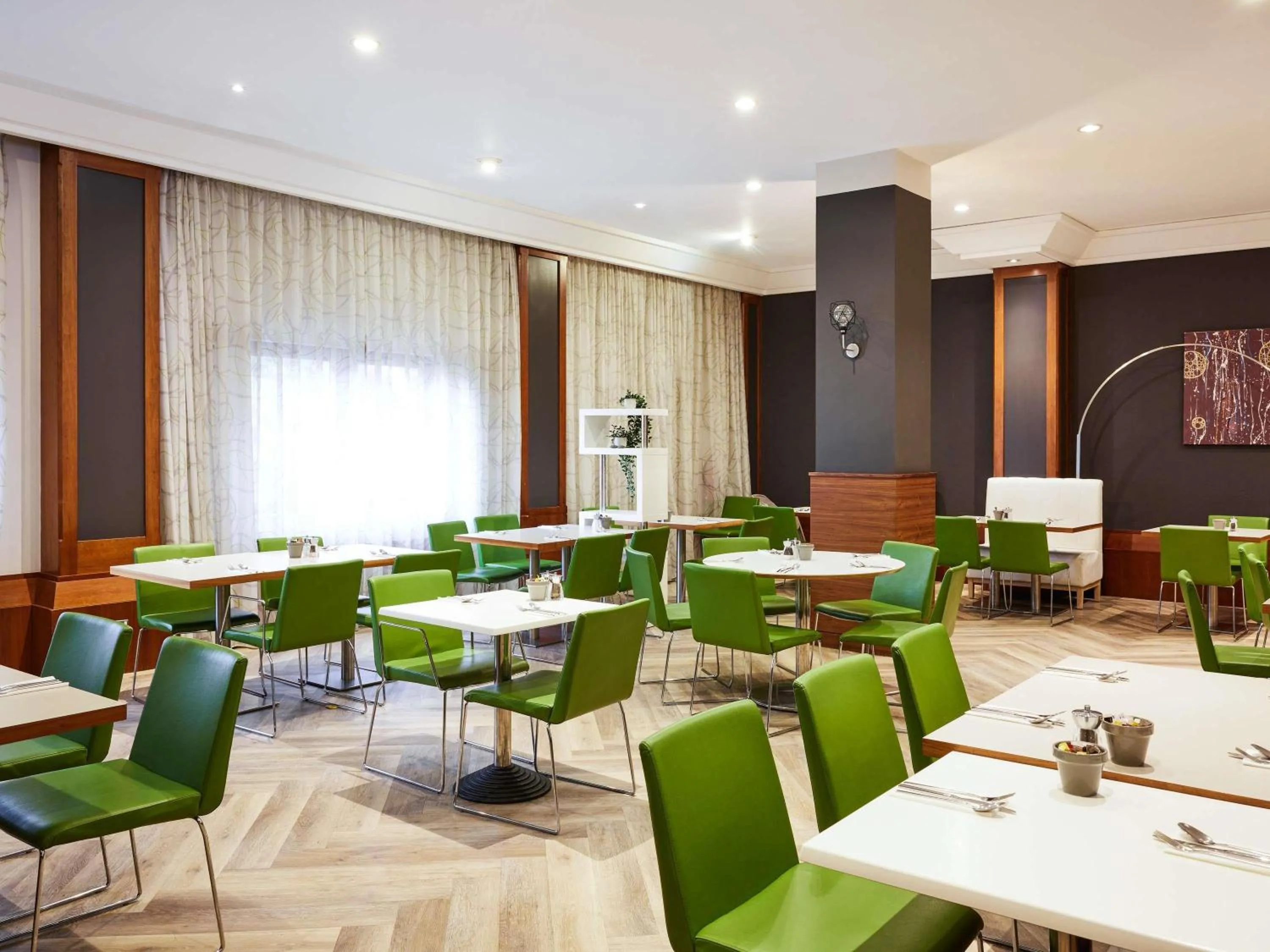 Restaurant/places to eat in Novotel Bristol Centre