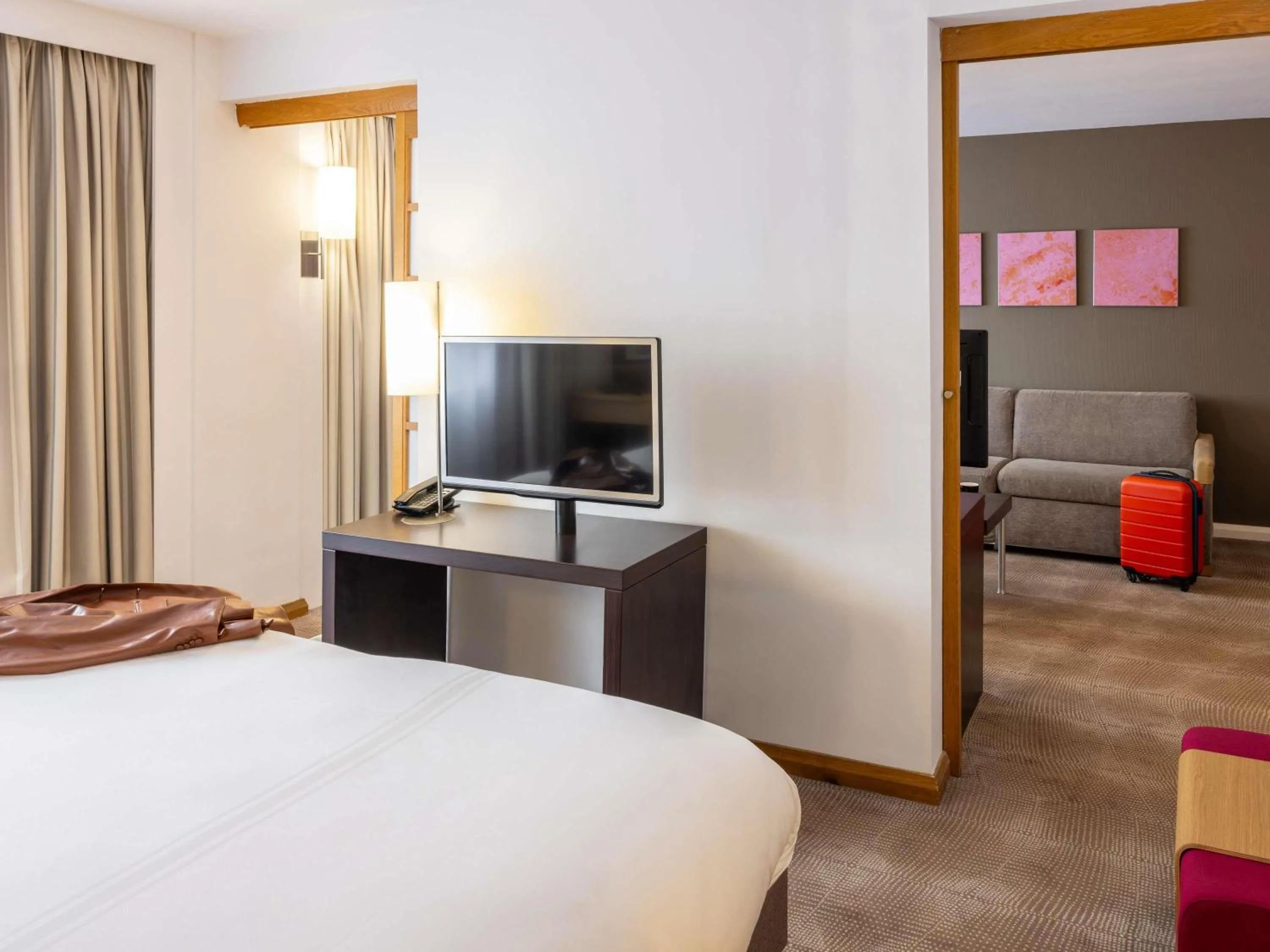 Bedroom, Bed in Novotel Bristol Centre