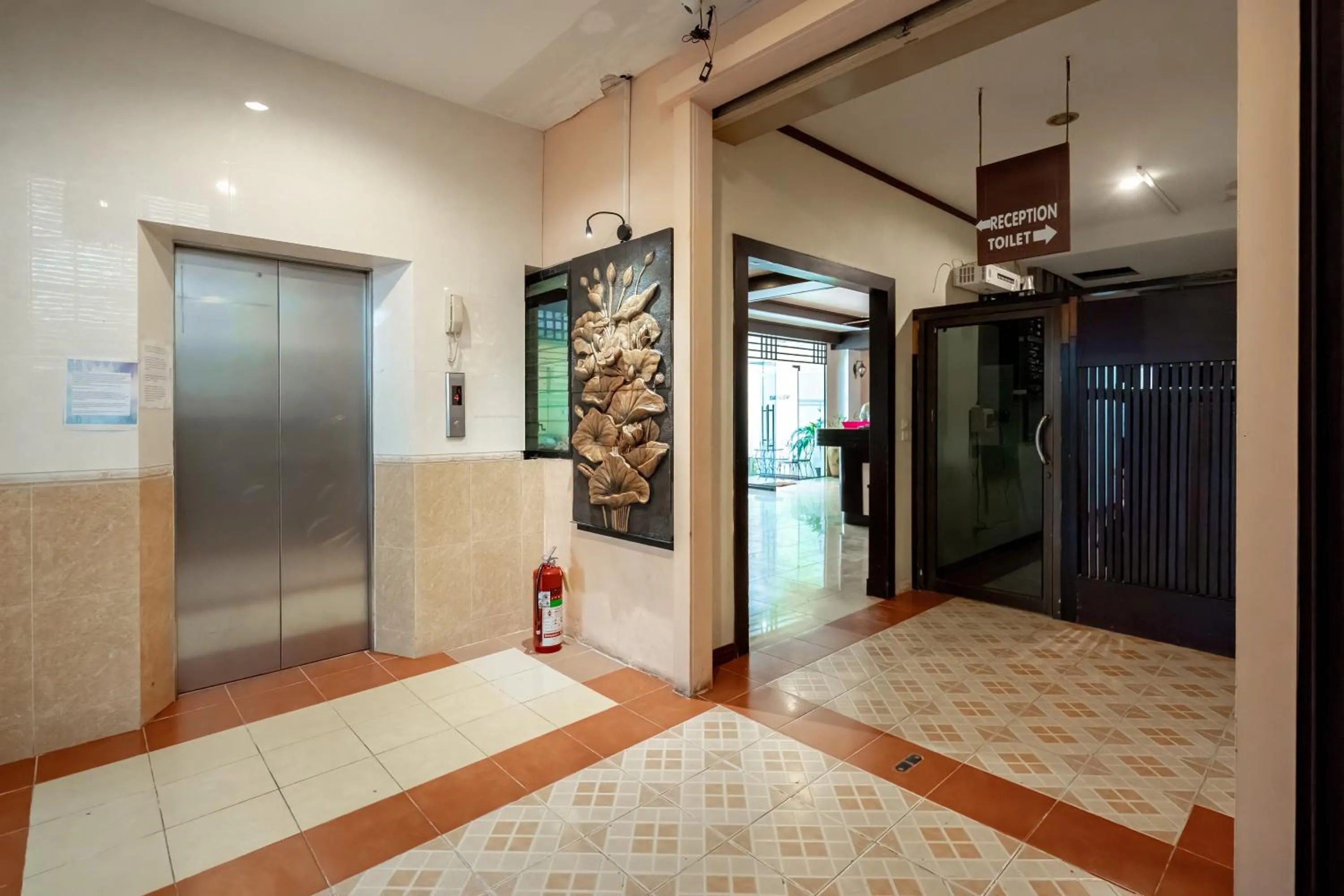 elevator in Outdoor Inn Kata Hotel