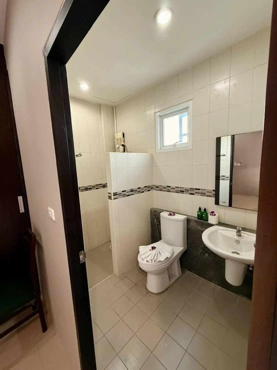 Shower in Outdoor Inn Kata Hotel