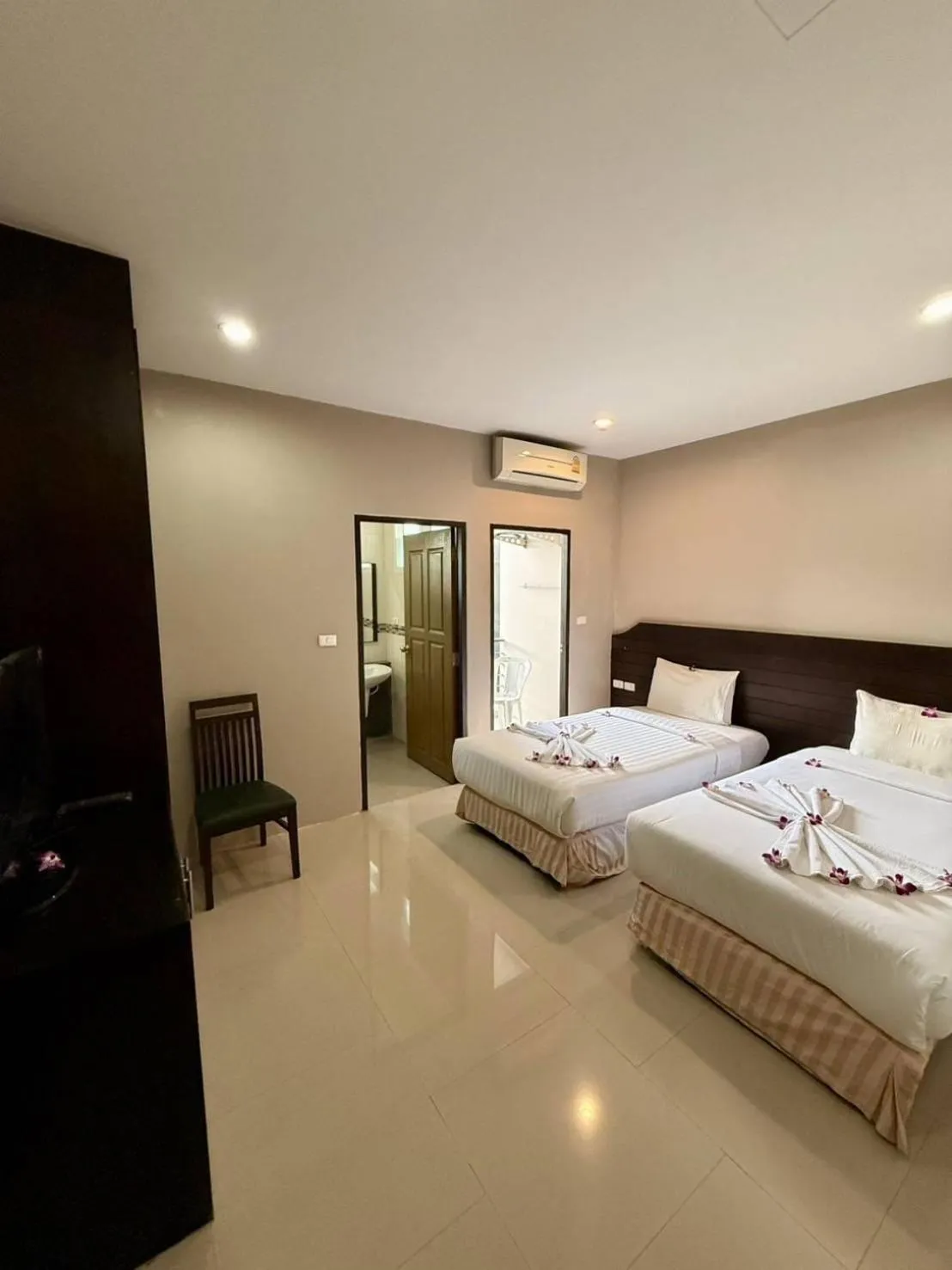 Bed in Outdoor Inn Kata Hotel