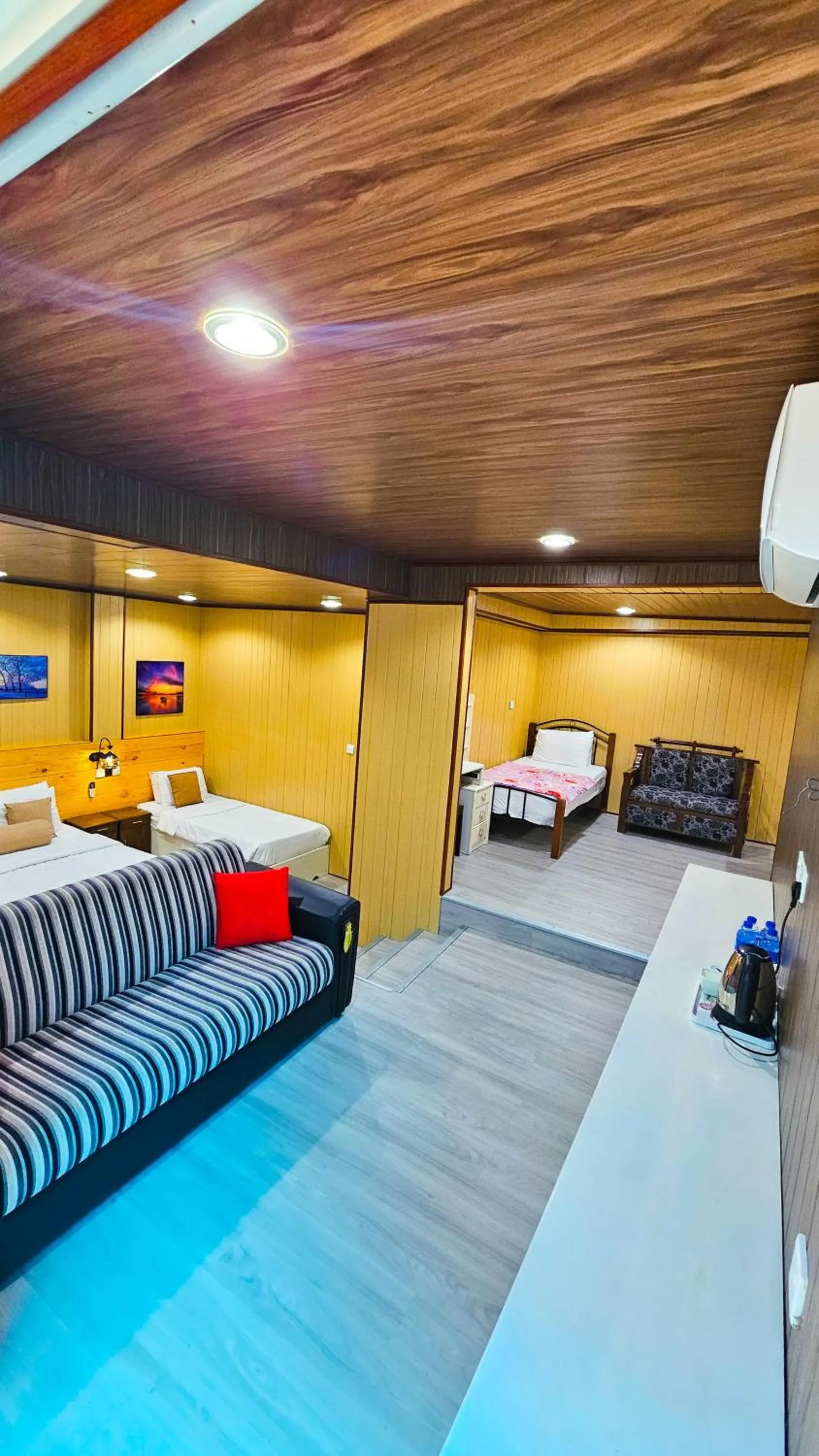 Photo of the whole room, Bed in Daddy's Guest