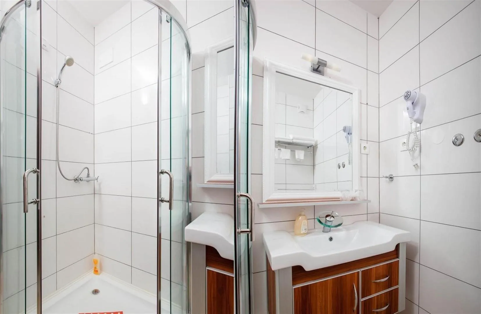 Bathroom in Ark Beach Apartments