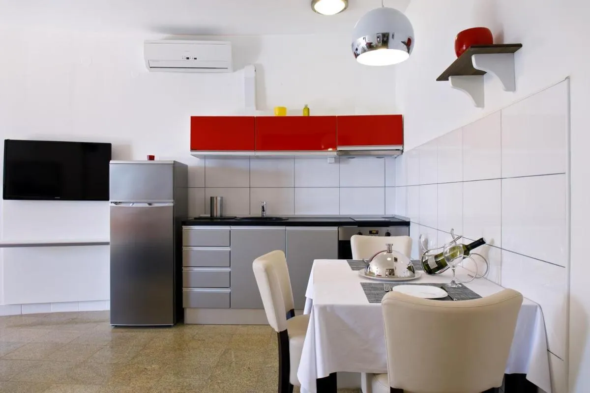 Kitchen or kitchenette in Ark Beach Apartments