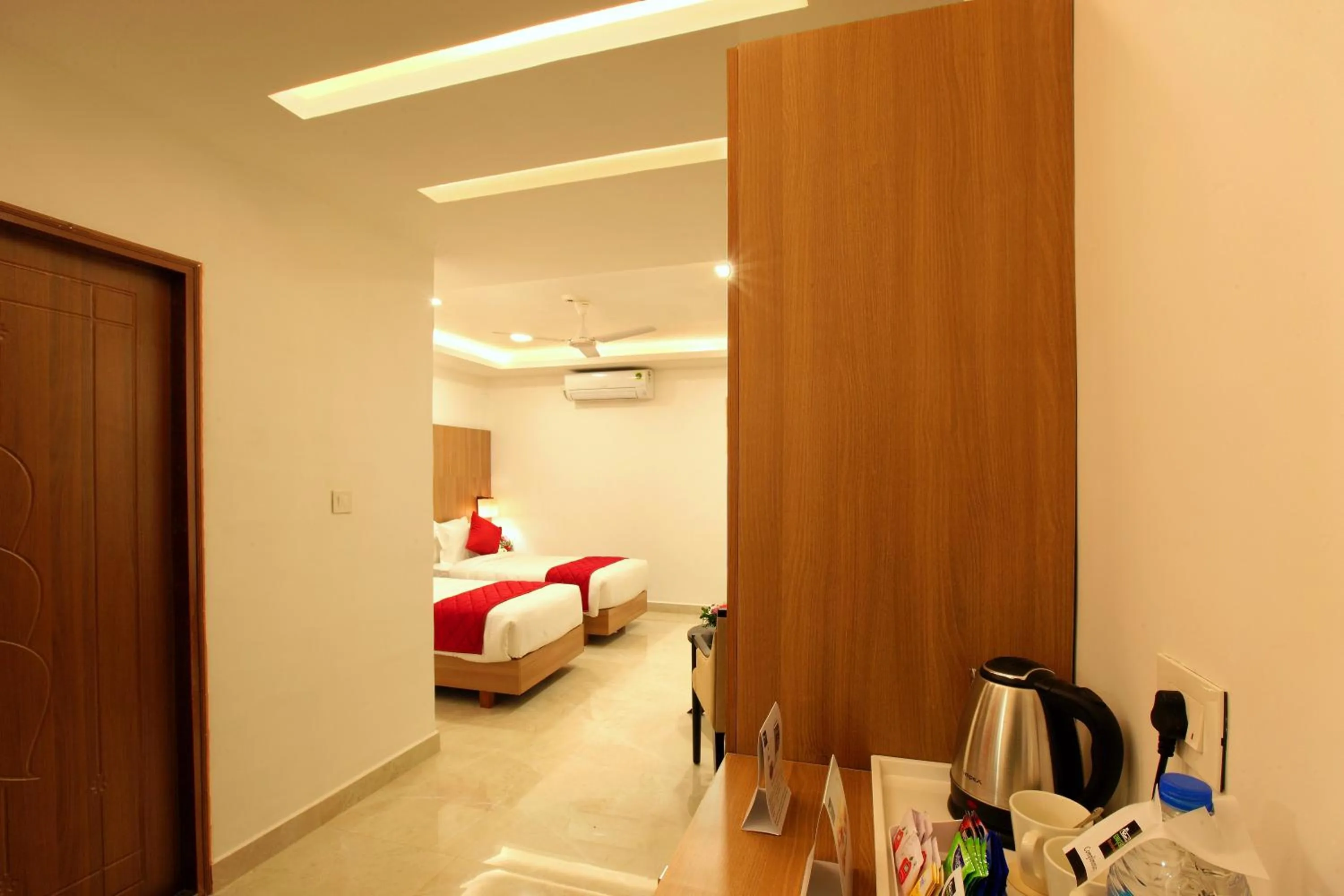 Coffee/tea facilities, Bed in Enkeys Residency