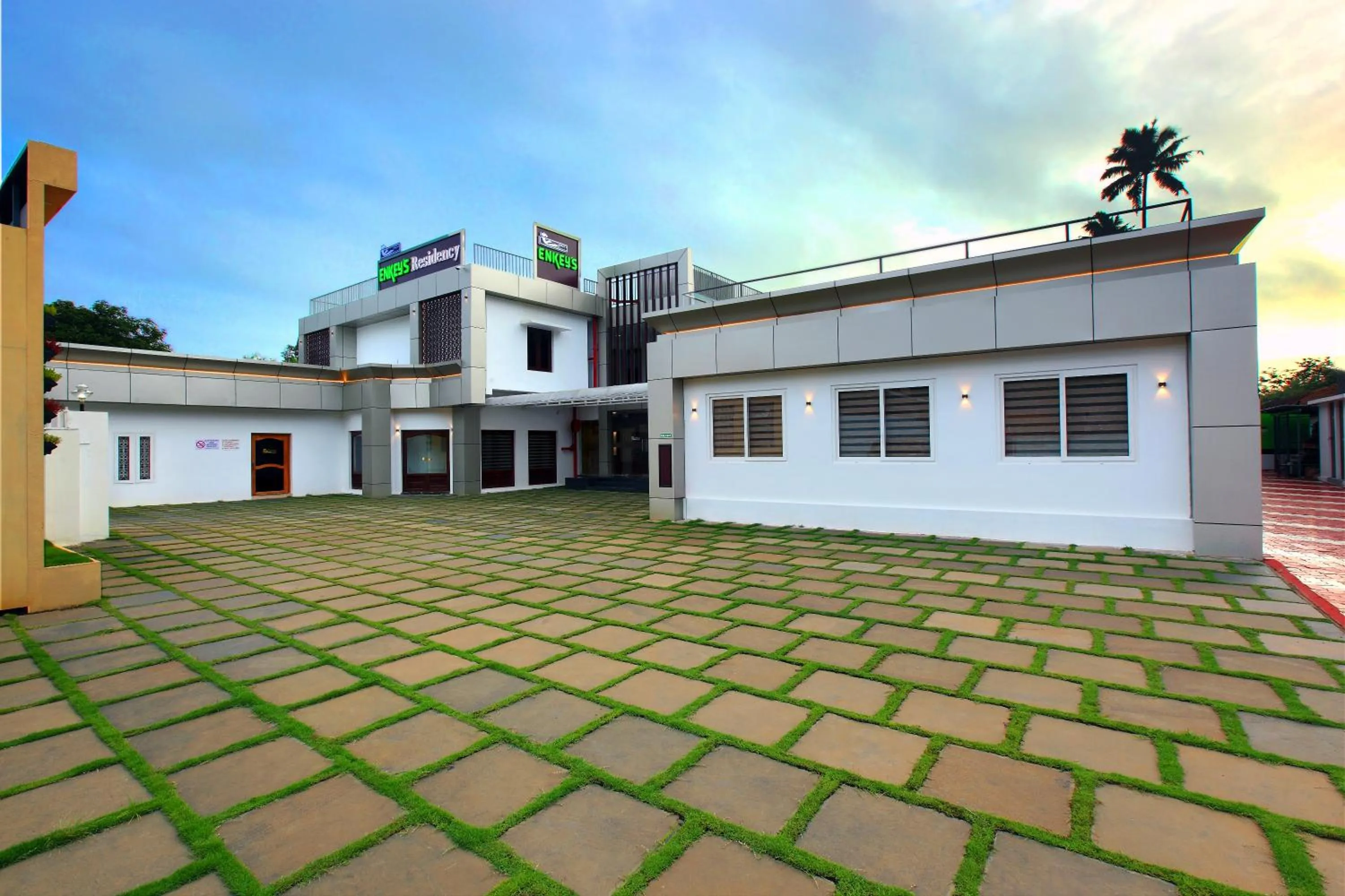 Facade/entrance in Enkeys Residency