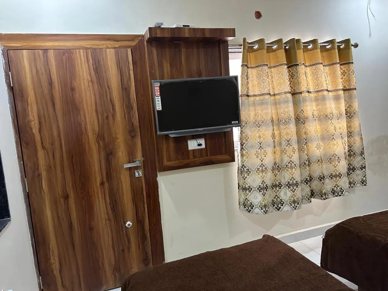 TV and multimedia in Hotel Samruddhi Residency