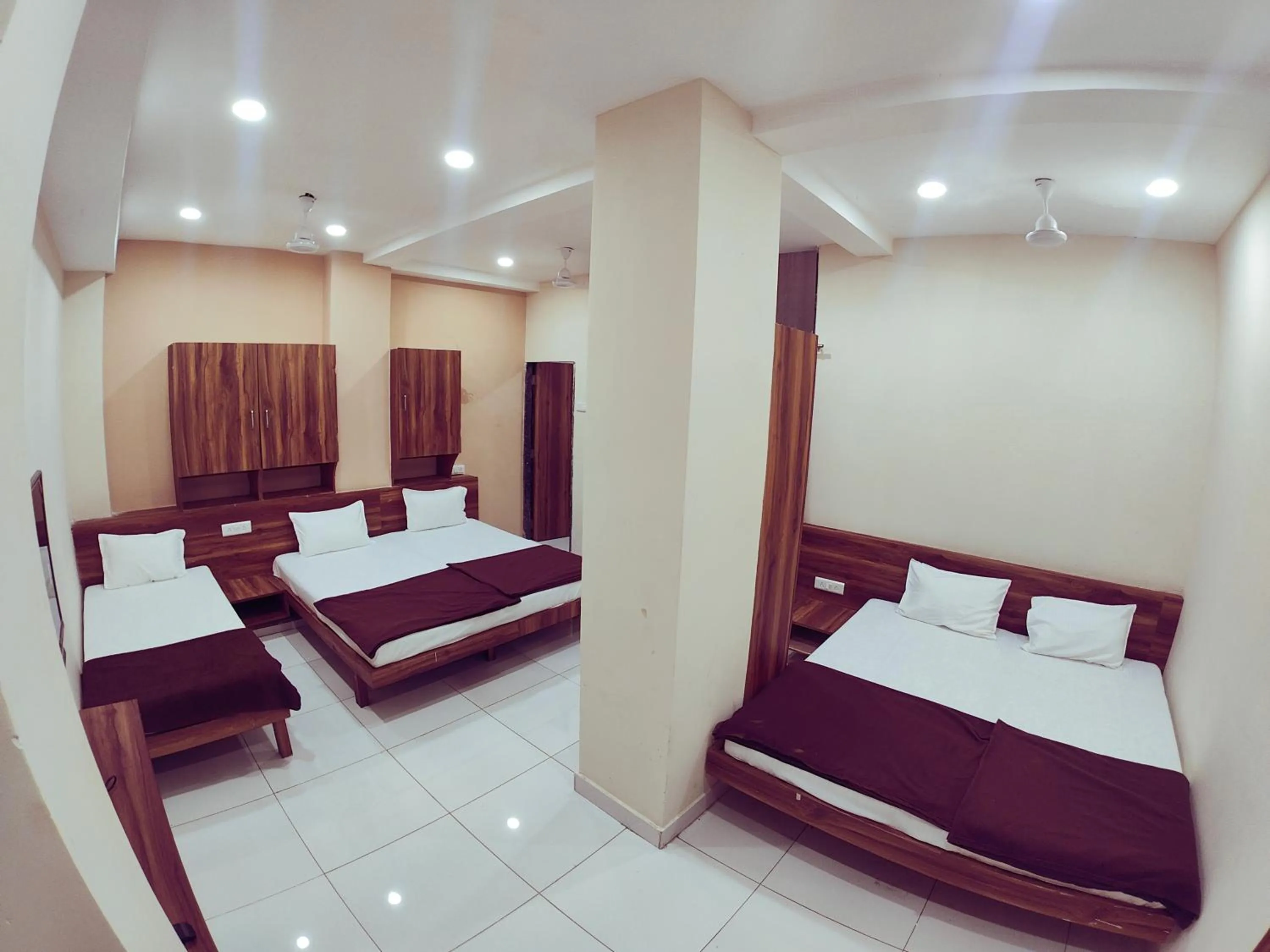 Bed in Hotel Samruddhi Residency