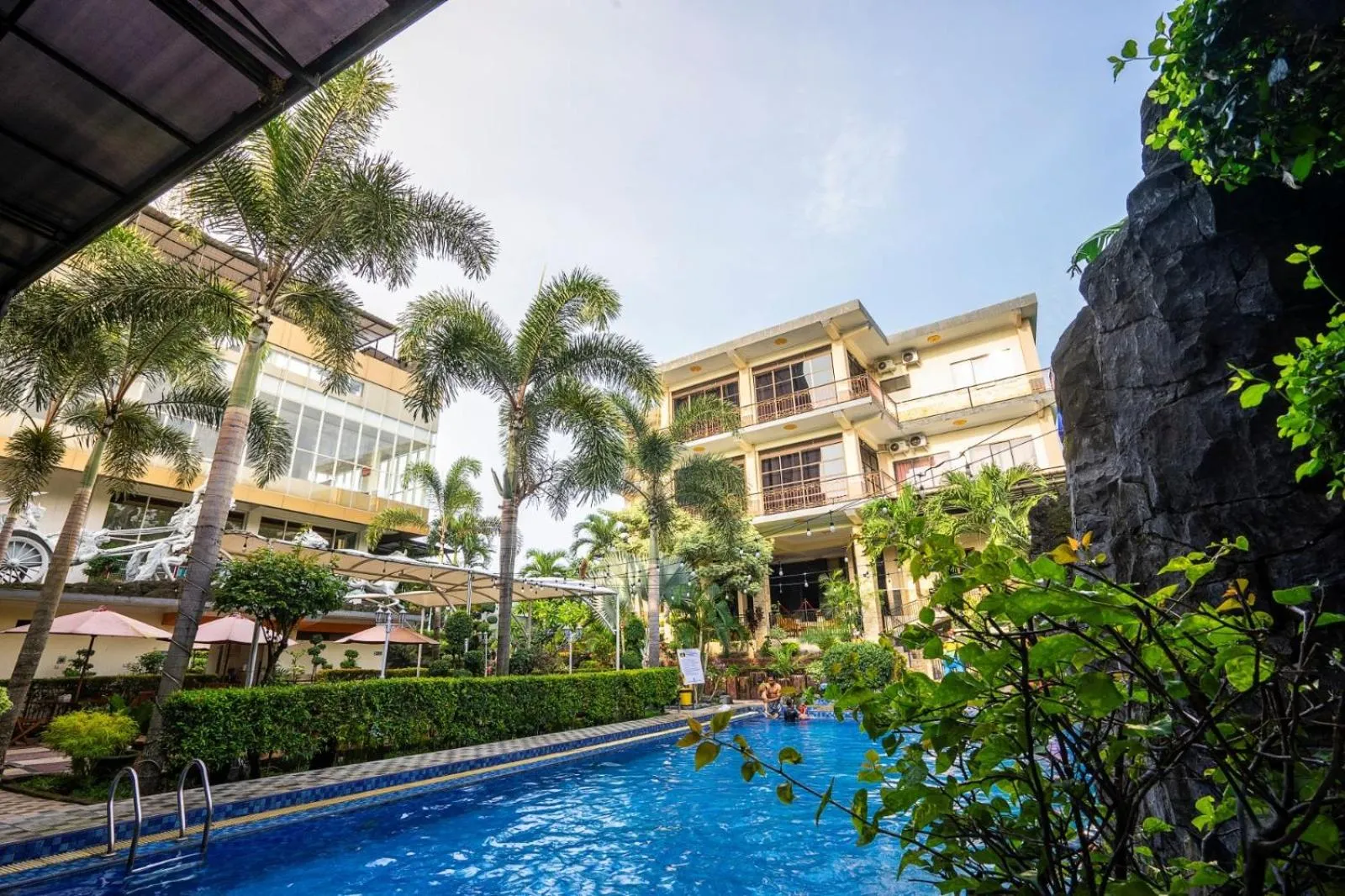 Grand Valonia Hotel Cafe & Park Jember