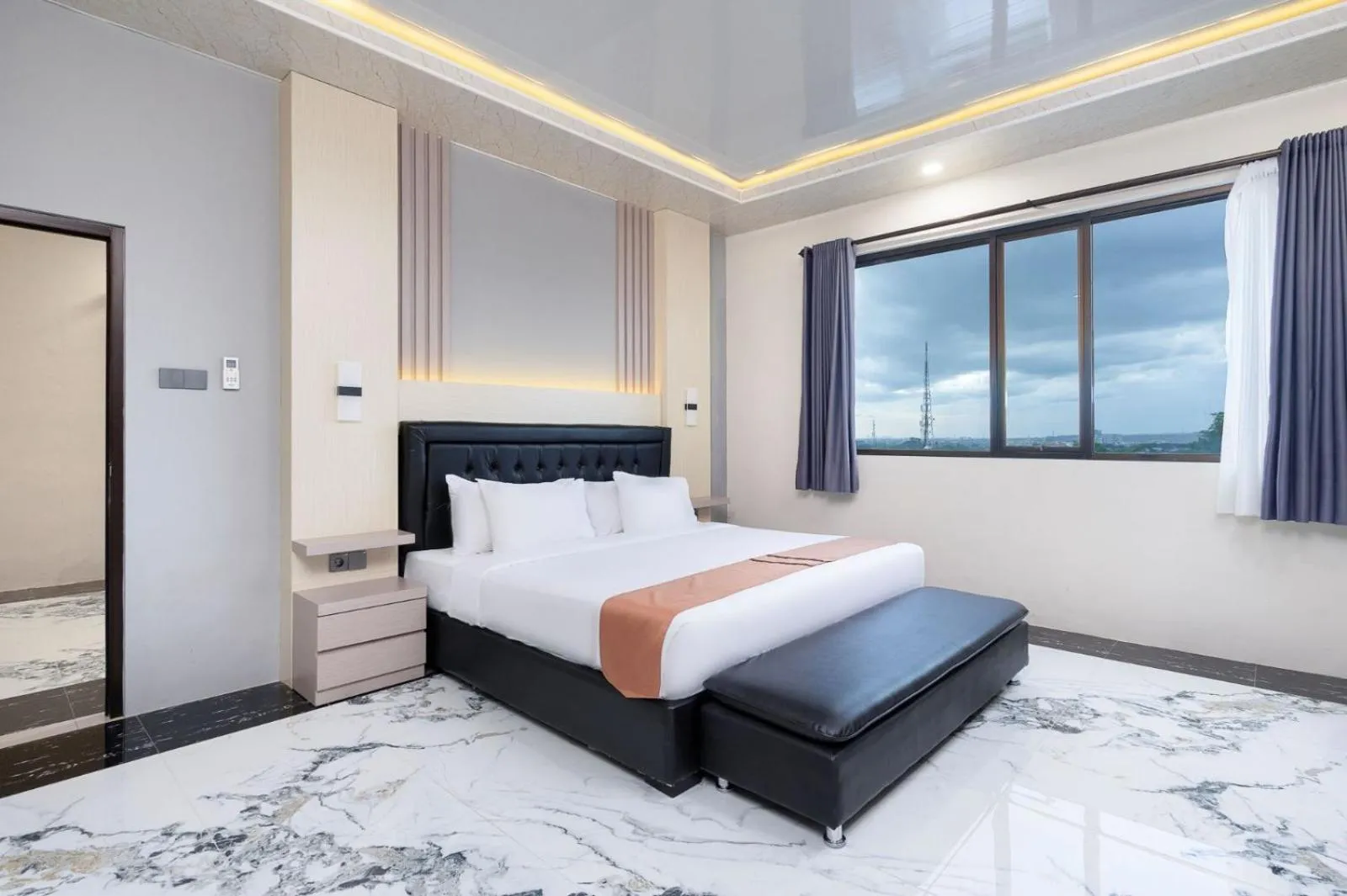 Bed in Grand Valonia Hotel Cafe & Park Jember