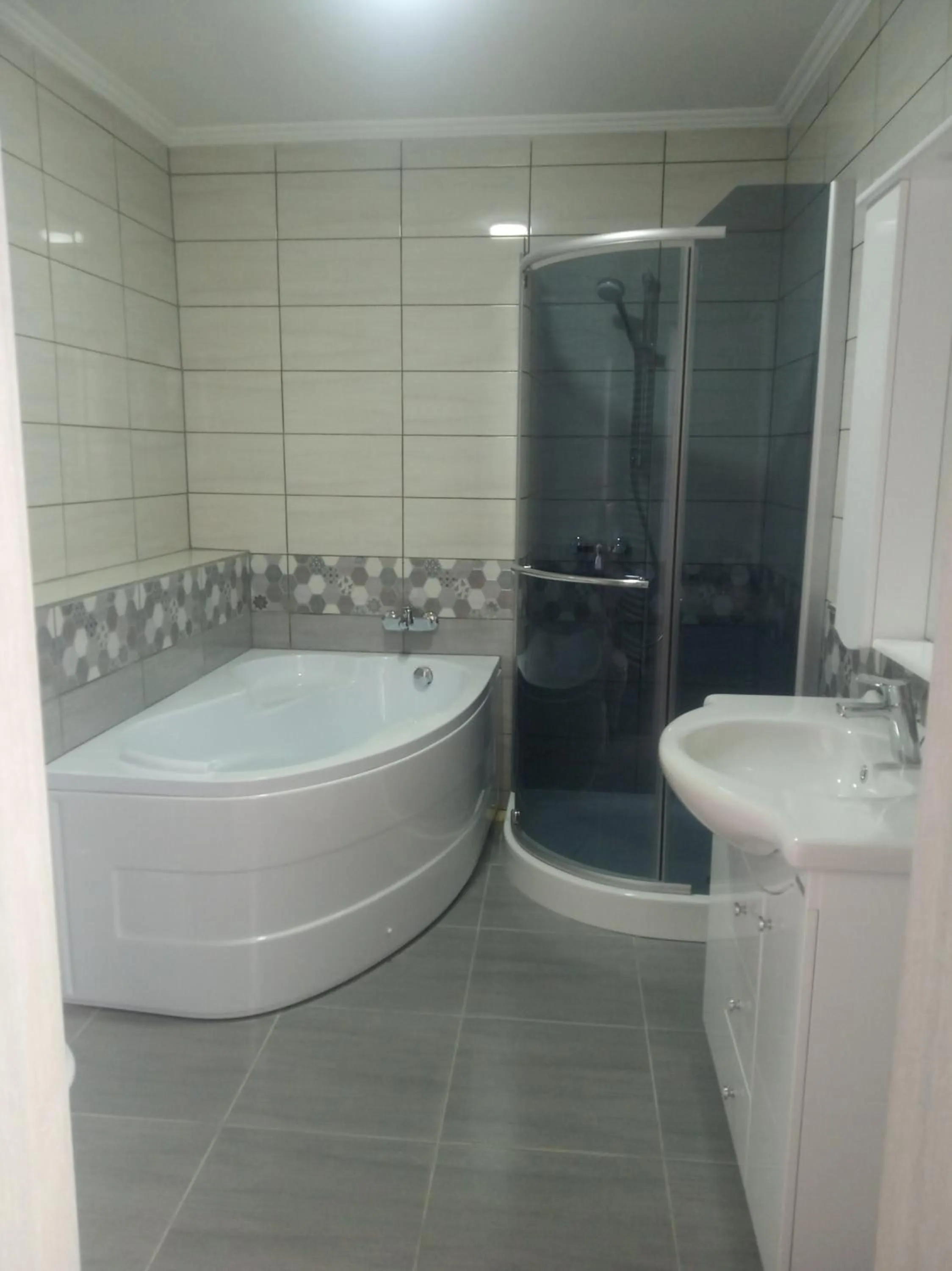 Shower in Kakukk Panzió