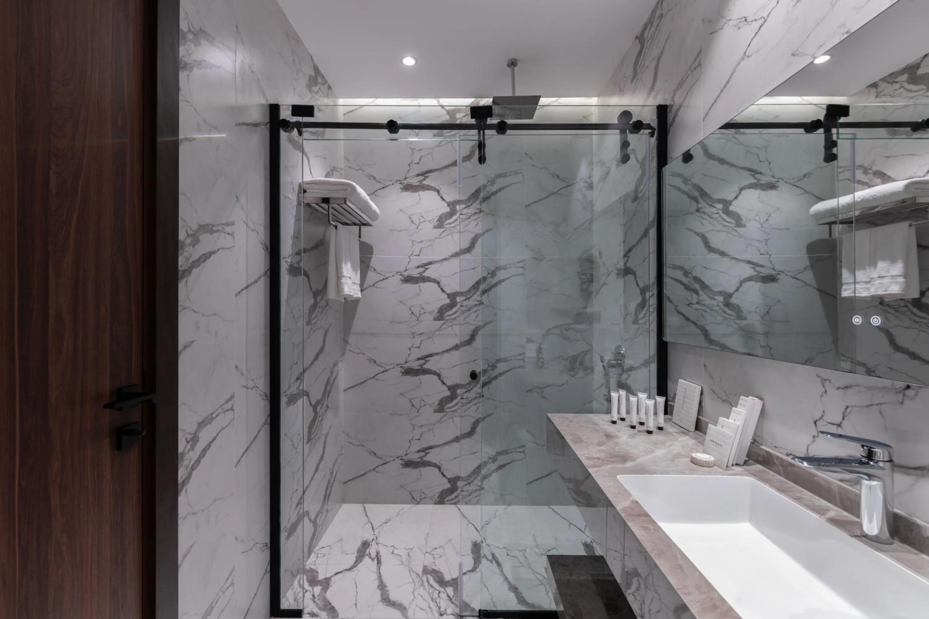 Shower in Warwick Al Taif Hotel