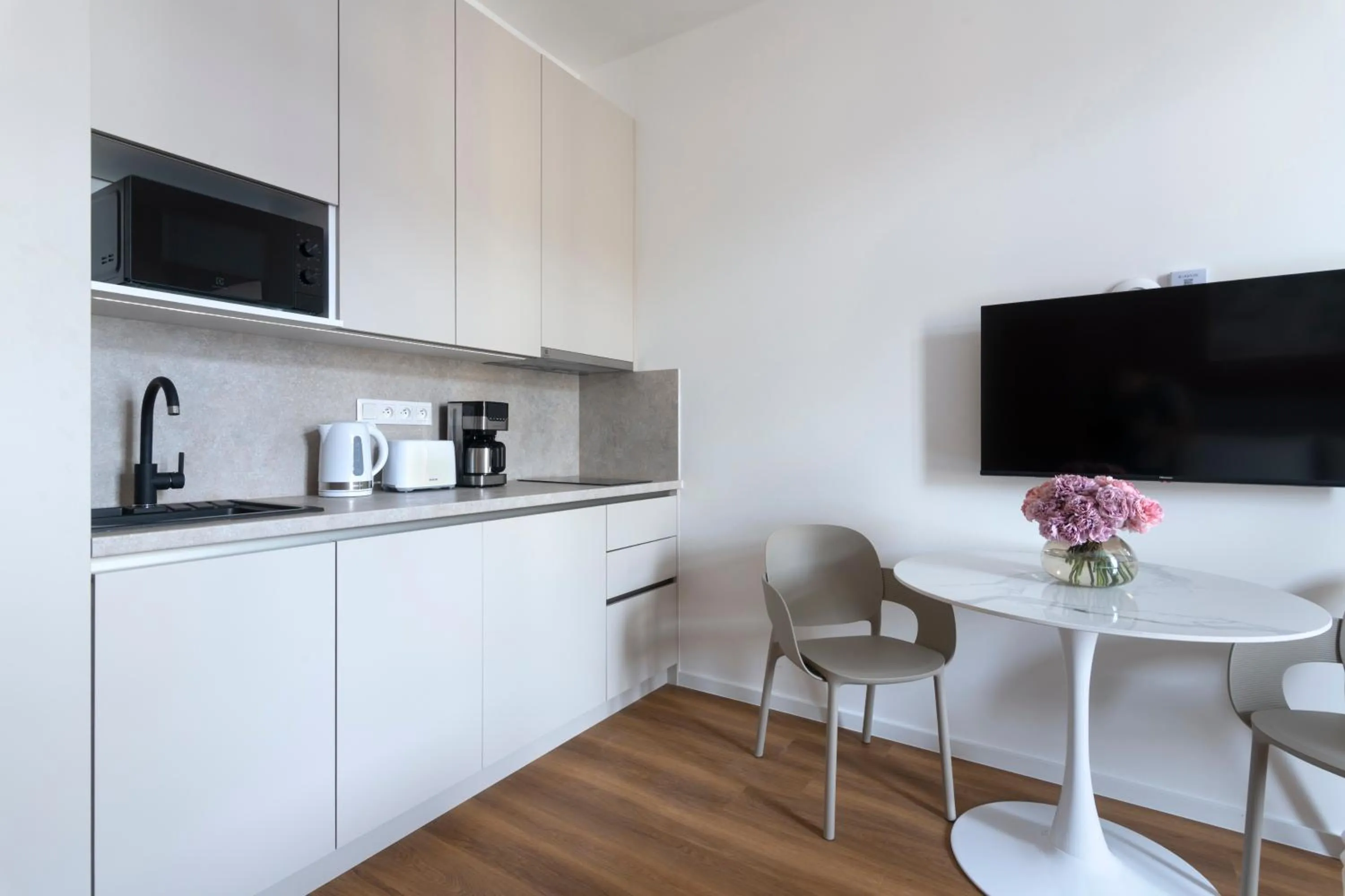 Kitchen or kitchenette in Encore Boutique Residence by Dwellfort