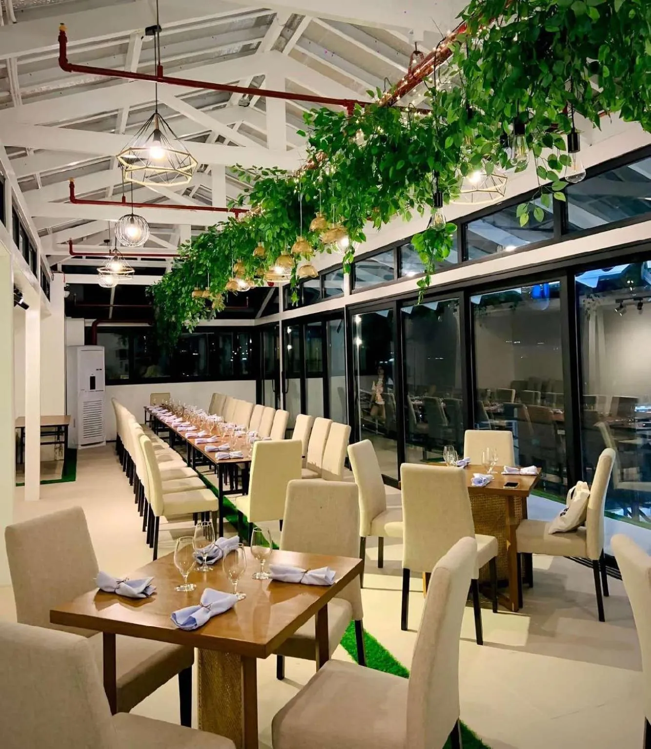 Restaurant/places to eat in Belajandro Hotel Angeles City