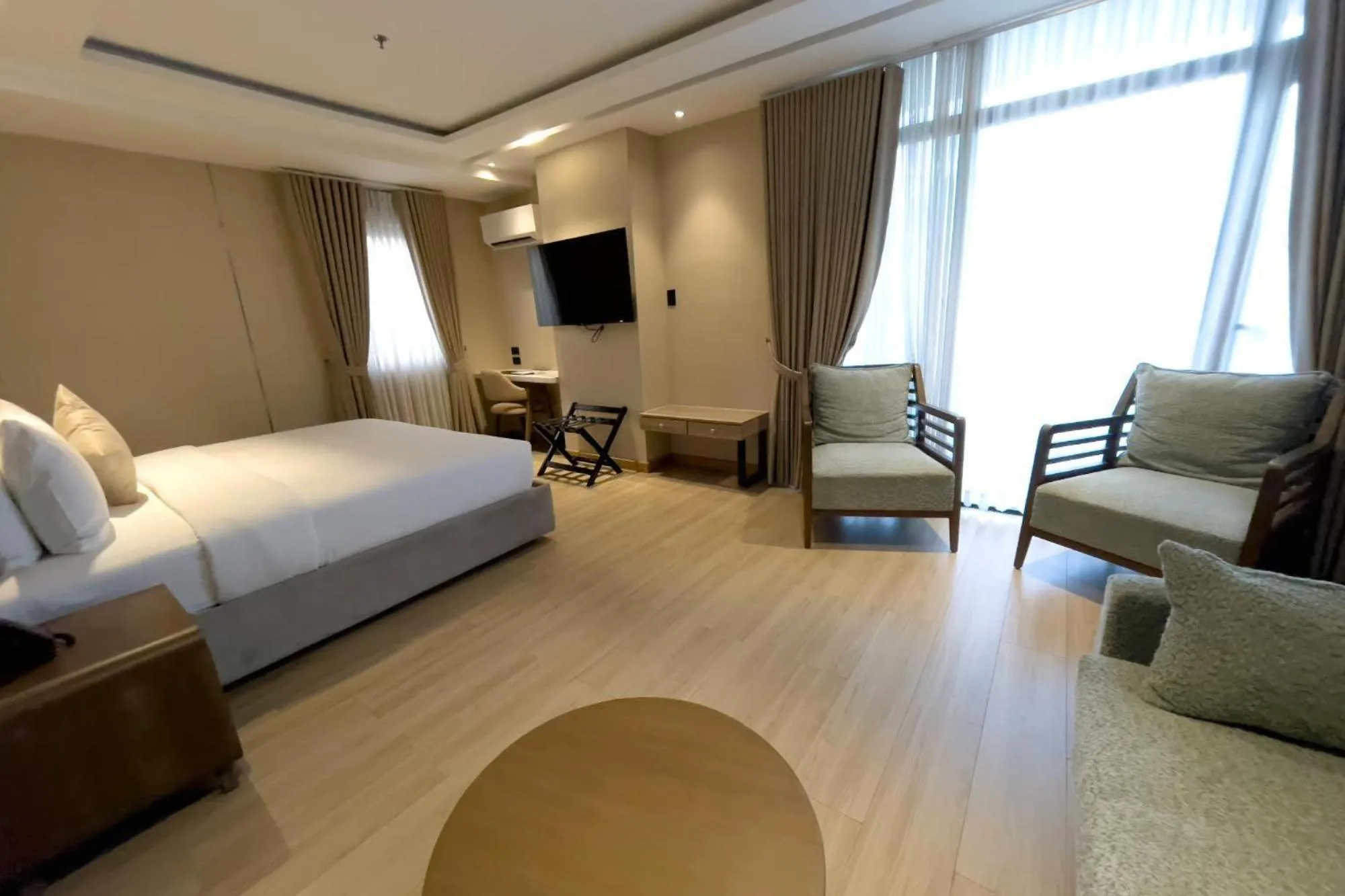 View (from property/room), Bed in Belajandro Hotel Angeles City