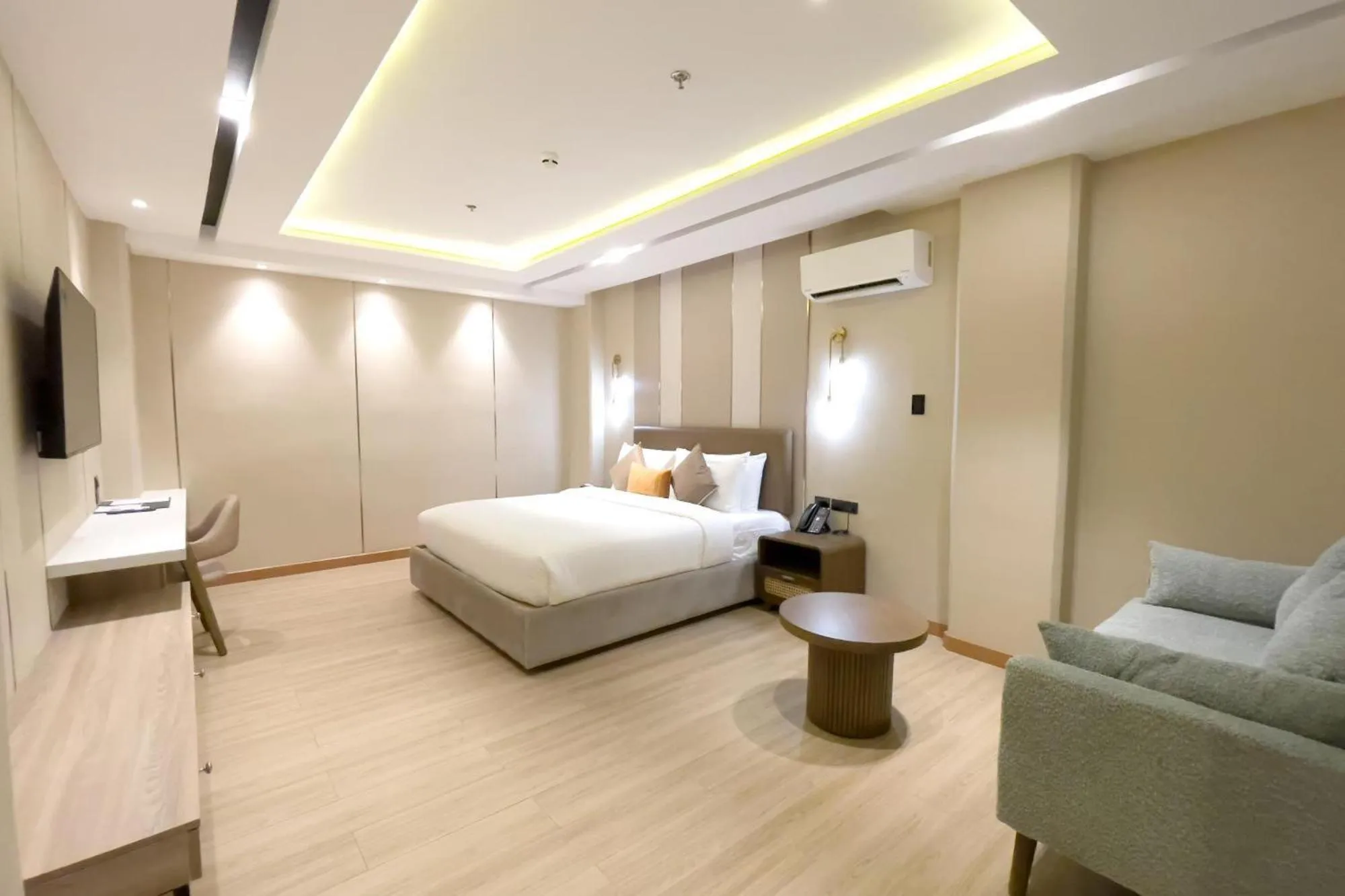 View (from property/room), Bed in Belajandro Hotel Angeles City