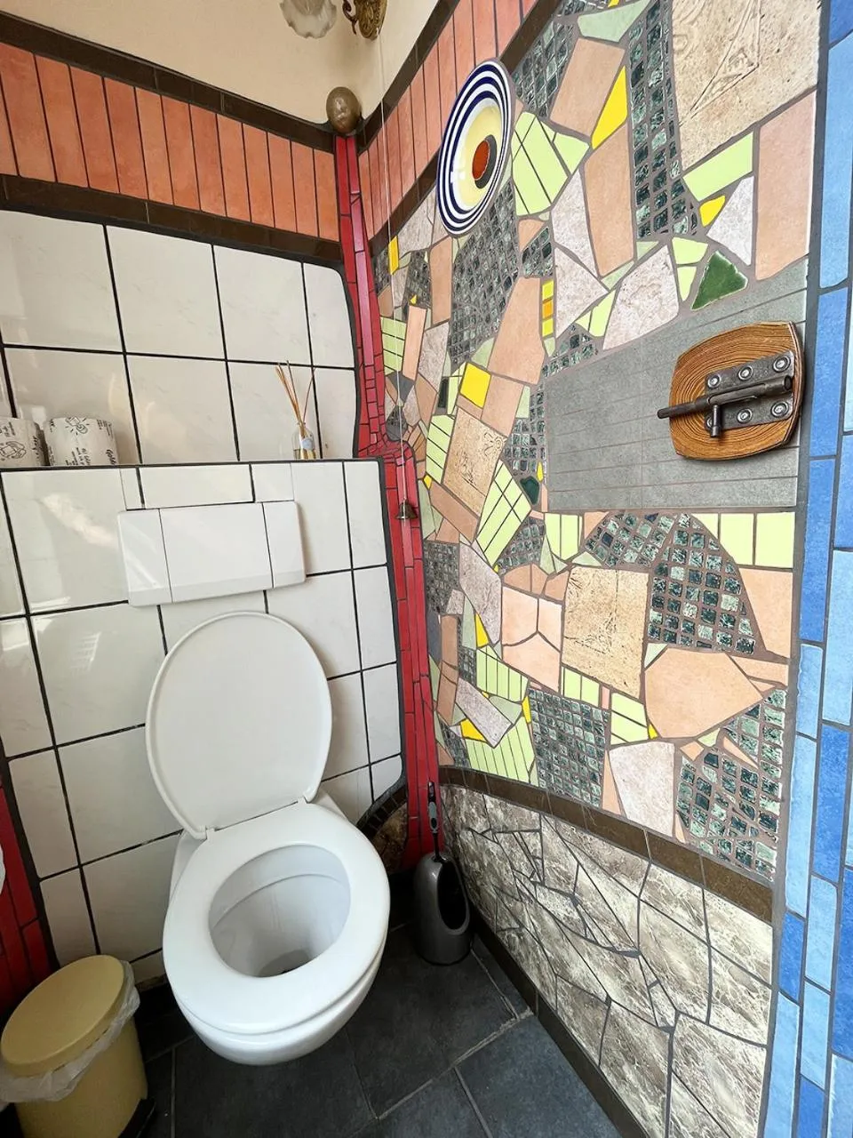 Toilet in Homeplanet Hostel