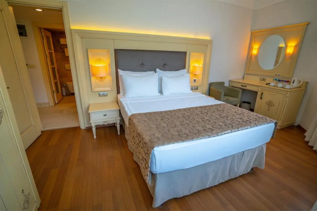 Bedroom, Bed in Turunc Resort Hotel