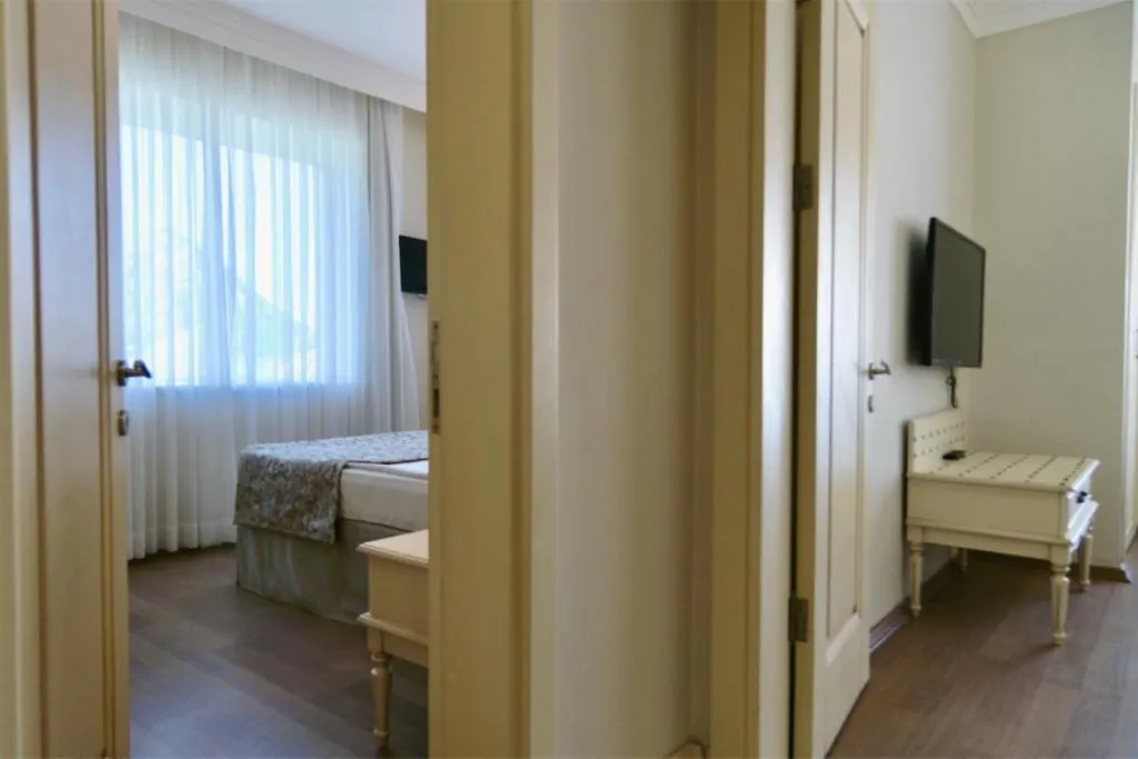 Bedroom, Bed in Turunc Resort Hotel