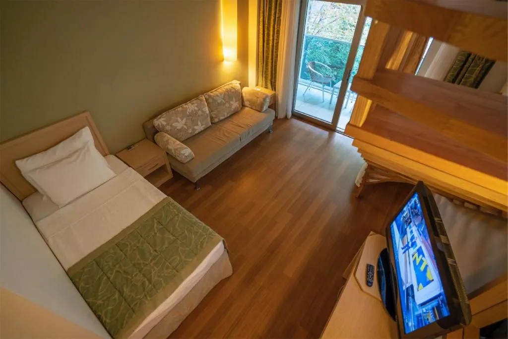 Living room, Bed in Turunc Resort Hotel