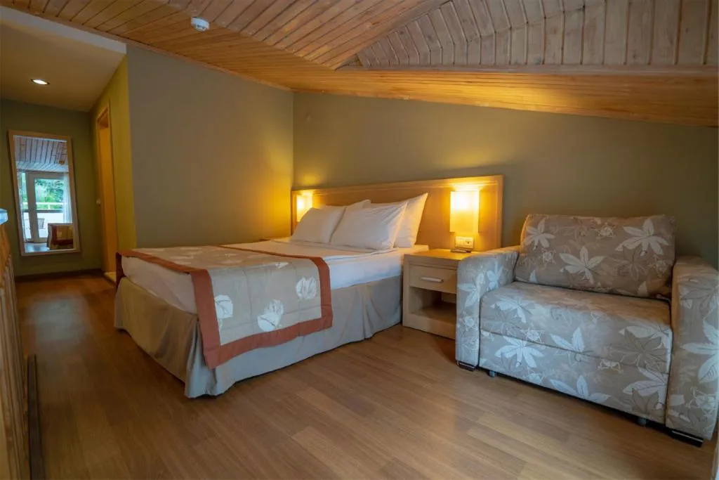 Bedroom, Bed in Turunc Resort Hotel