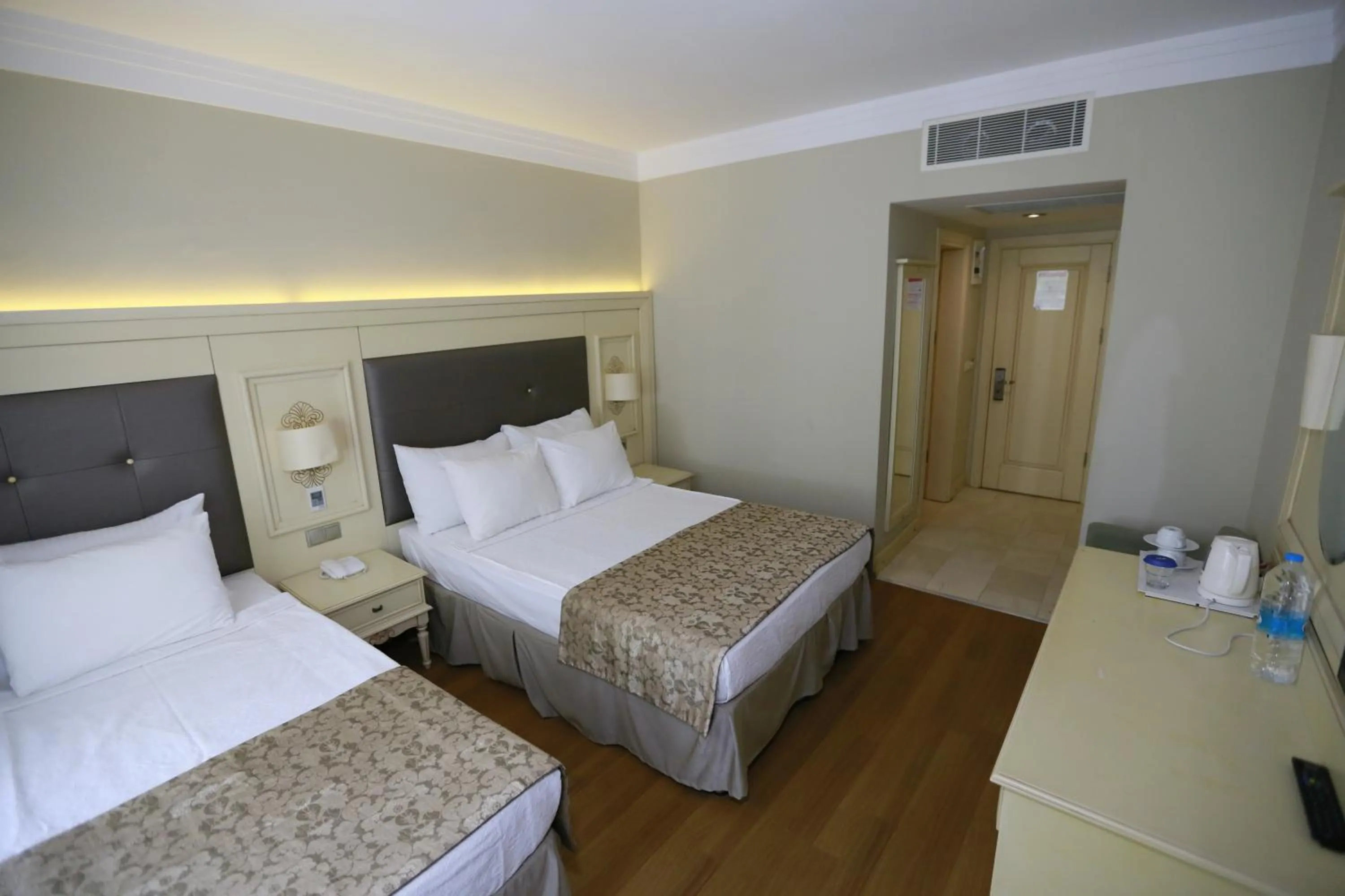 Bedroom, Bed in Turunc Resort Hotel