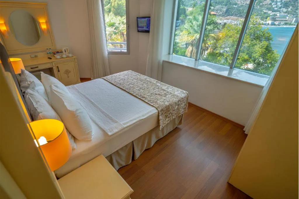 Bedroom, Bed in Turunc Resort Hotel