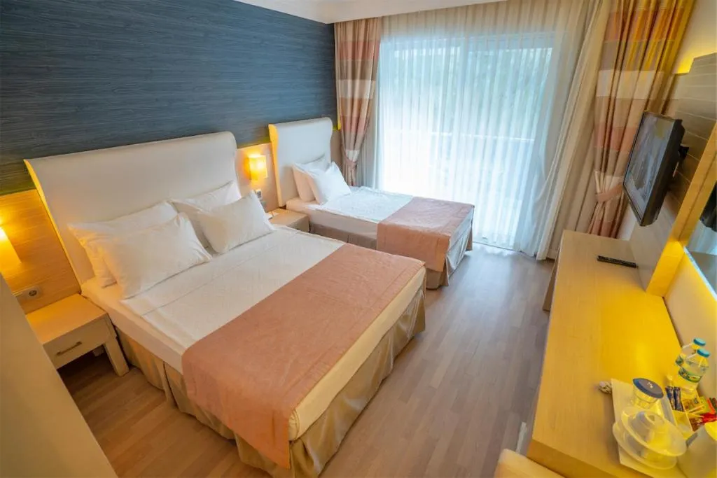 Bedroom, Bed in Turunc Resort Hotel