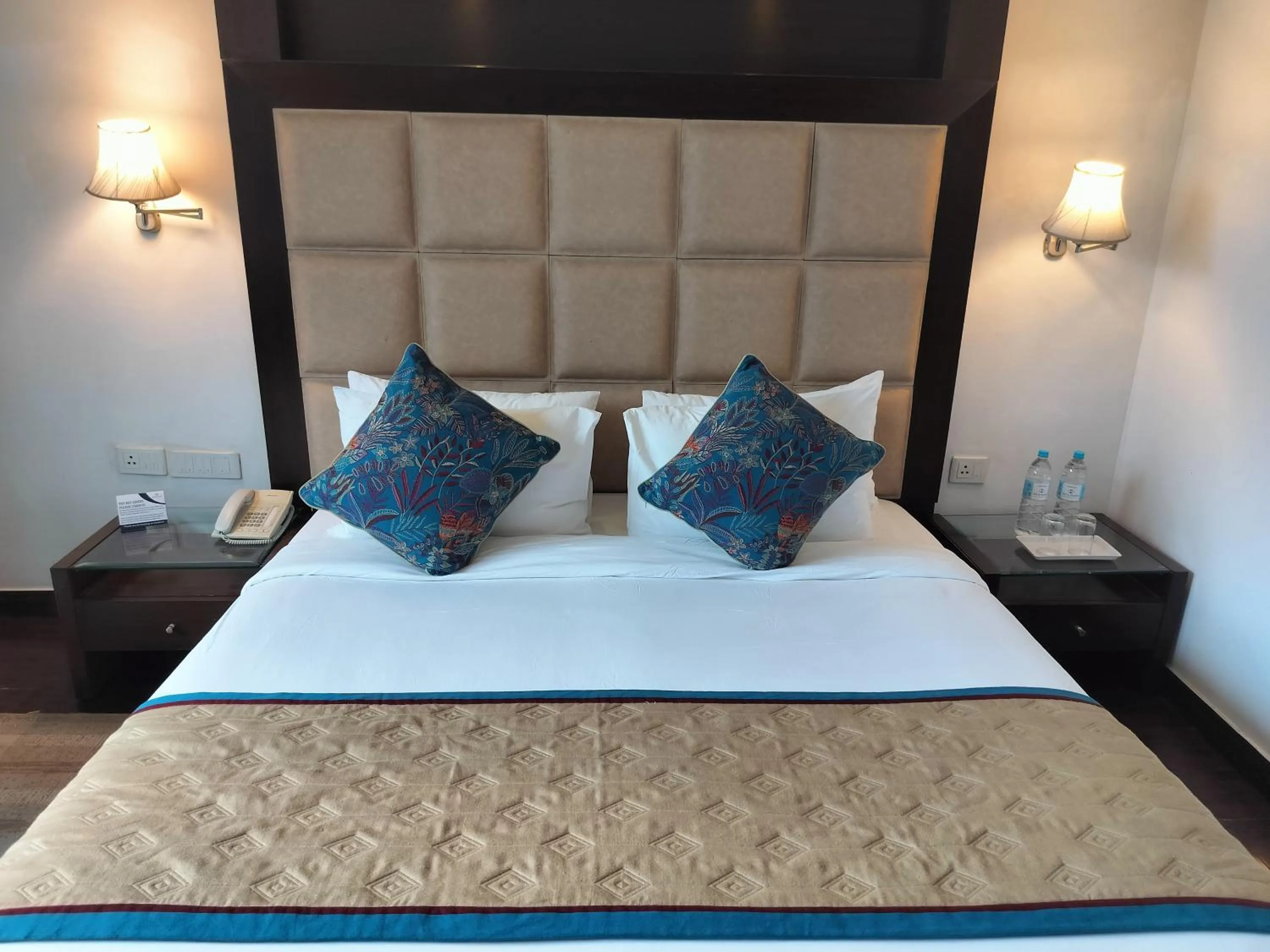 Bed in Bel-La Monde Hotel NH8 at 6km from IGI Airport Delhi