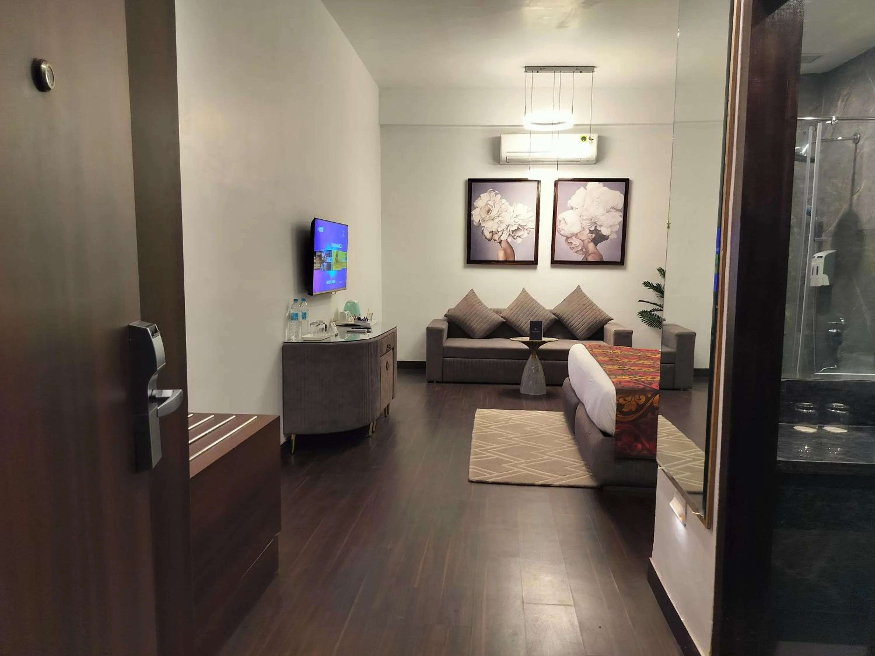 Photo of the whole room in Bel-La Monde Hotel NH8 at 6km from IGI Airport Delhi