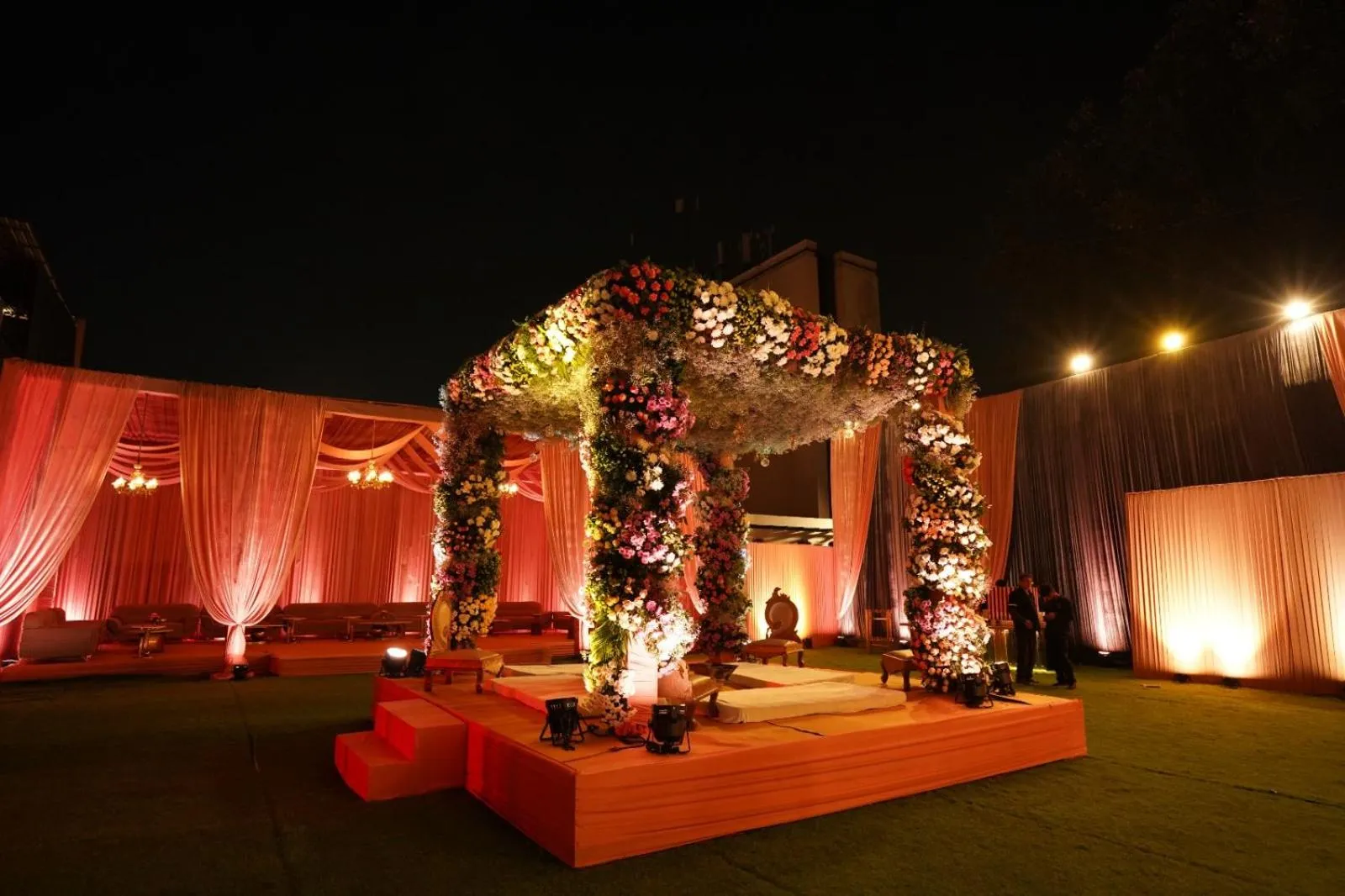 Banquet/Function facilities in Bel-La Monde Hotel NH8 at 6km from IGI Airport Delhi