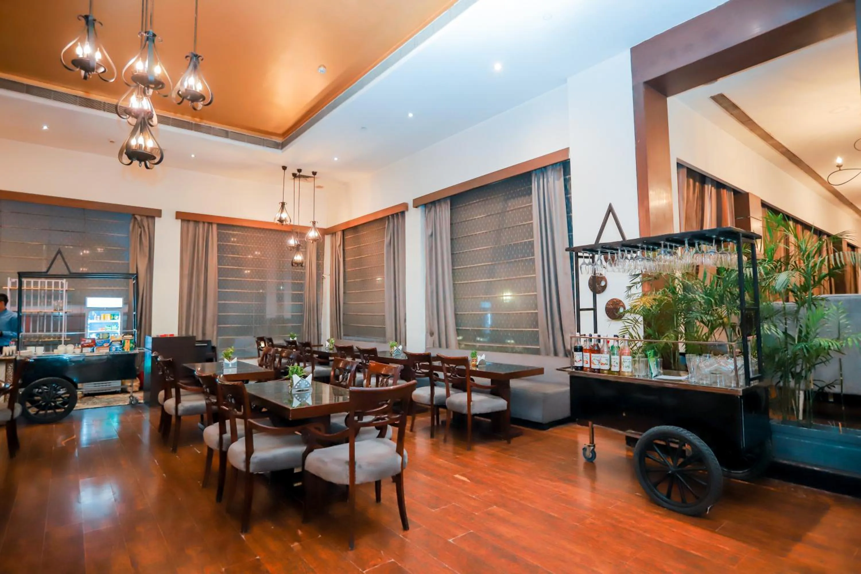 Restaurant/places to eat in Bel-La Monde Hotel NH8 at 6km from IGI Airport Delhi