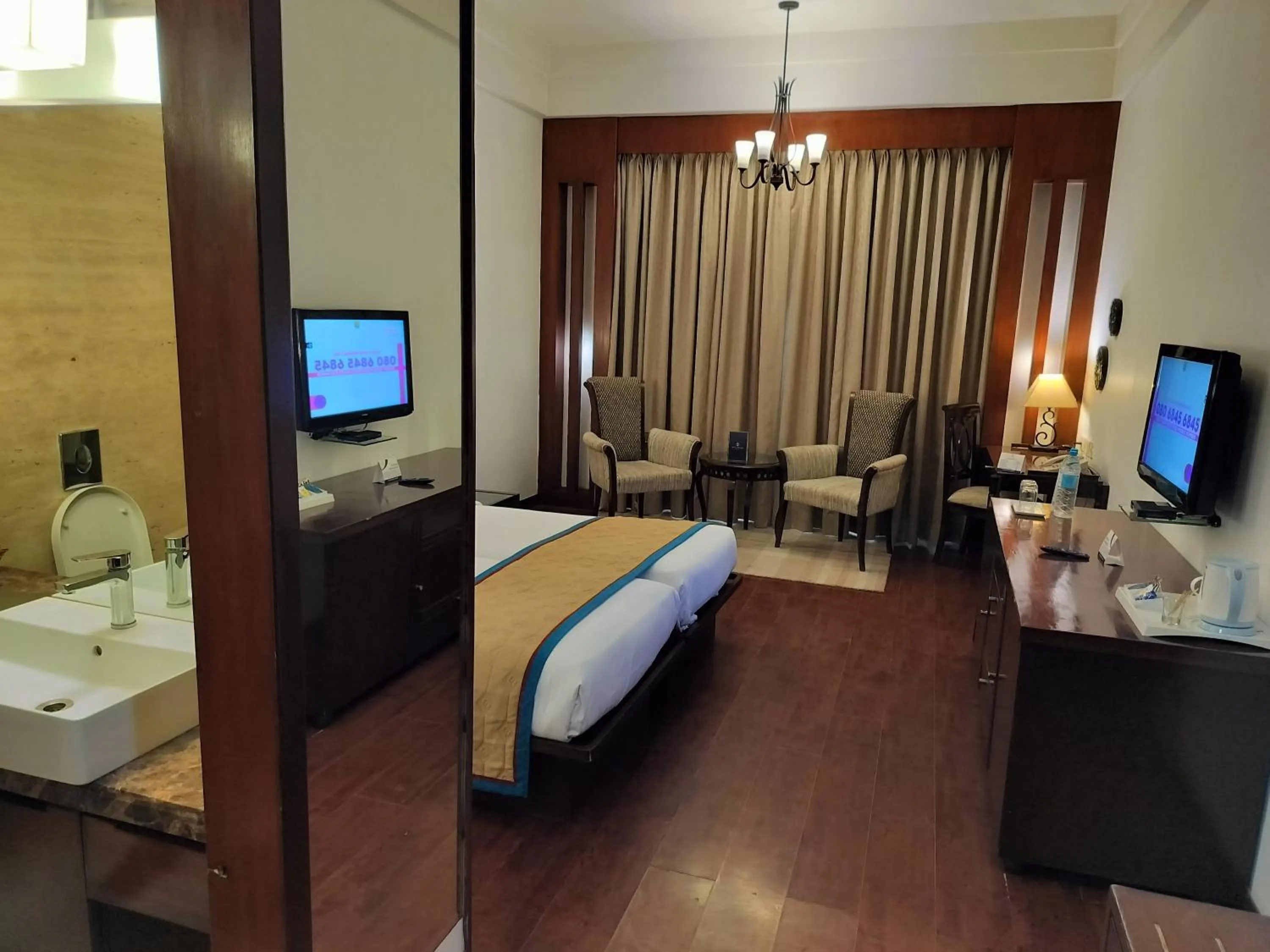 Bed in Bel-La Monde Hotel NH8 at 6km from IGI Airport Delhi