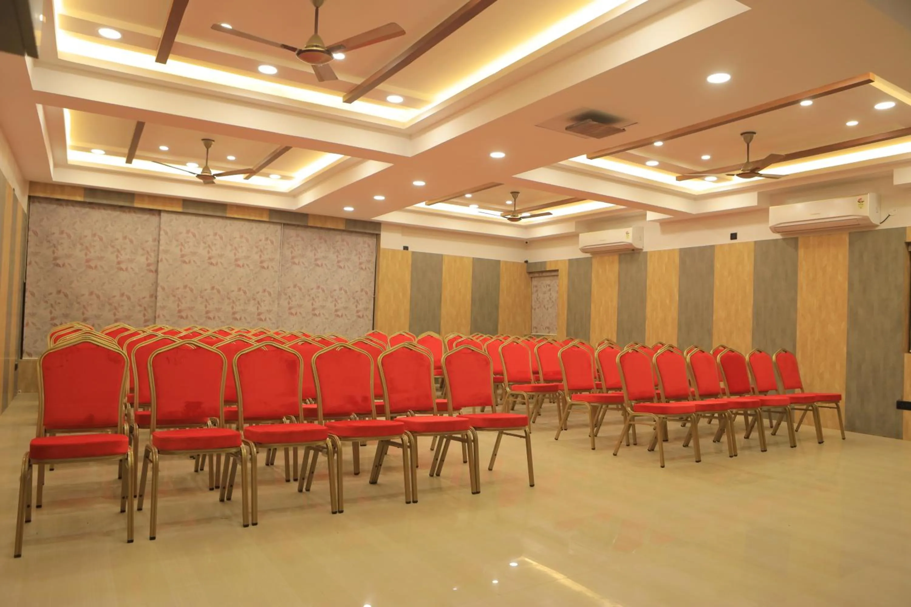 Business facilities in KANS ONE - Hotel & Banquets